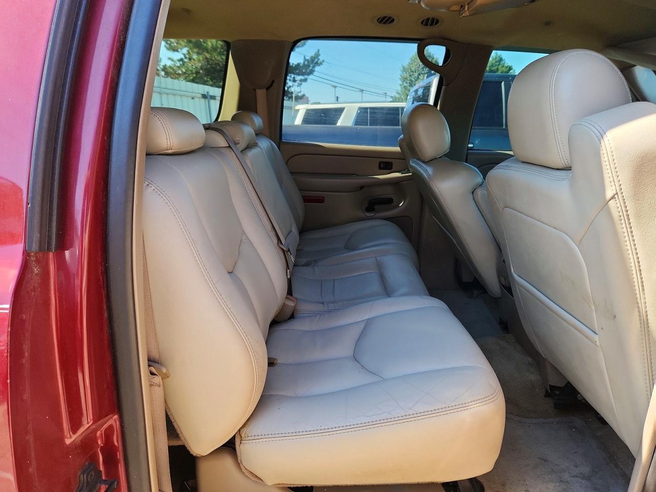 2004 Chevrolet Suburban K1500 Red vin: 1GNFK16Z64J139248