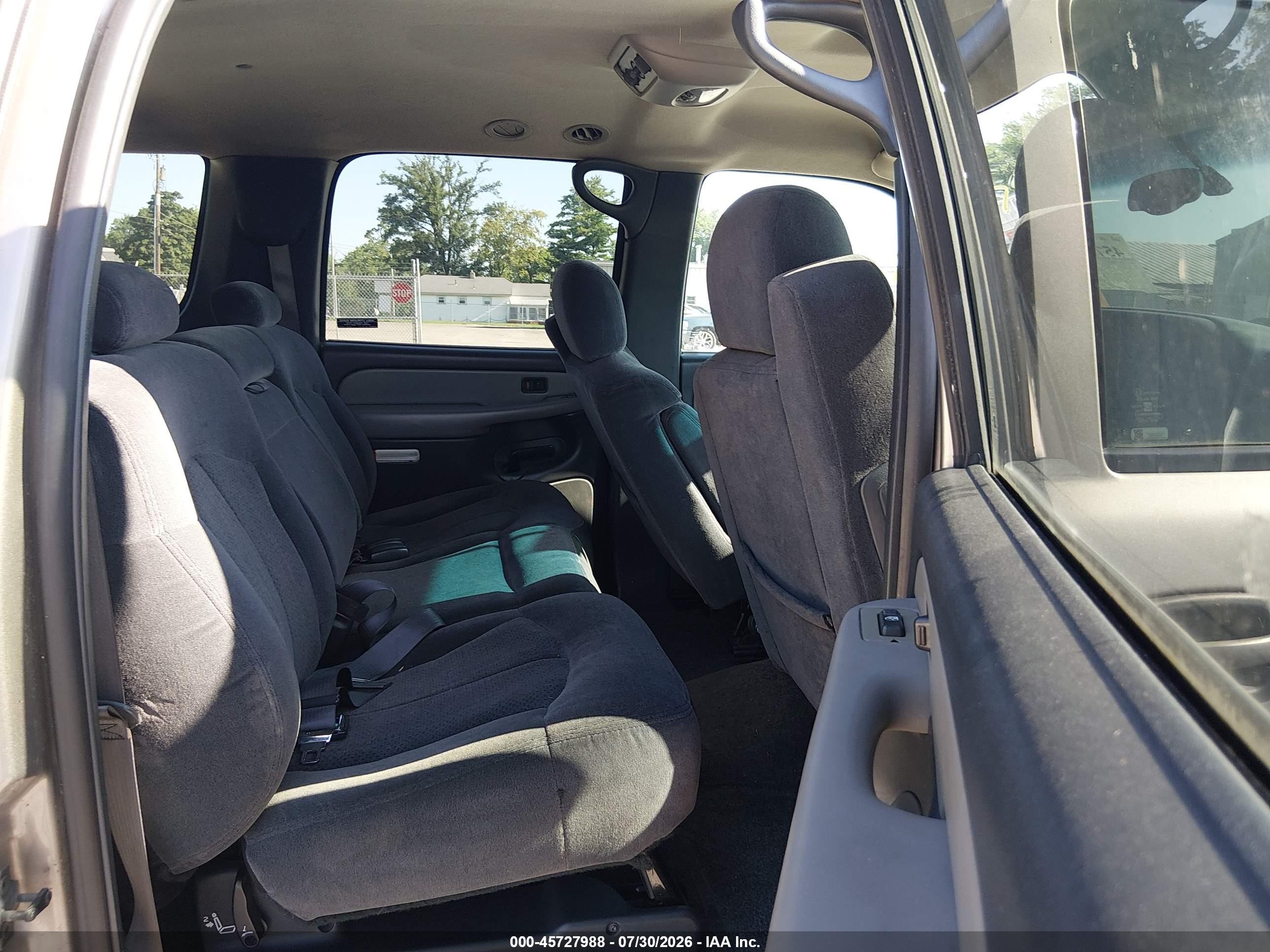 2002 Chevrolet Suburban K1500 Gray vin: 1GNFK16ZX2J178096