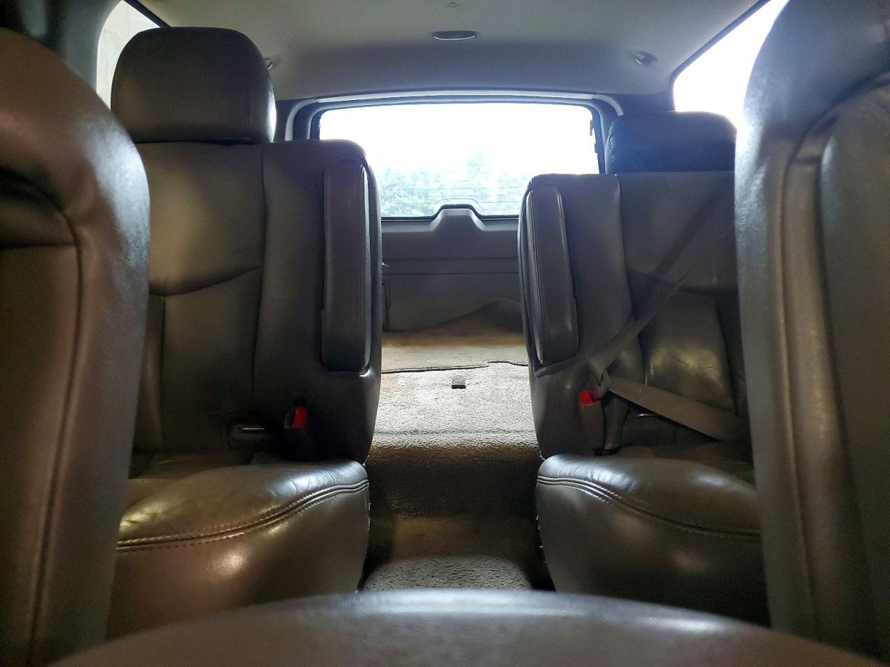 2003 Chevrolet Suburban K1500 Red vin: 1GNFK16ZX3J265854