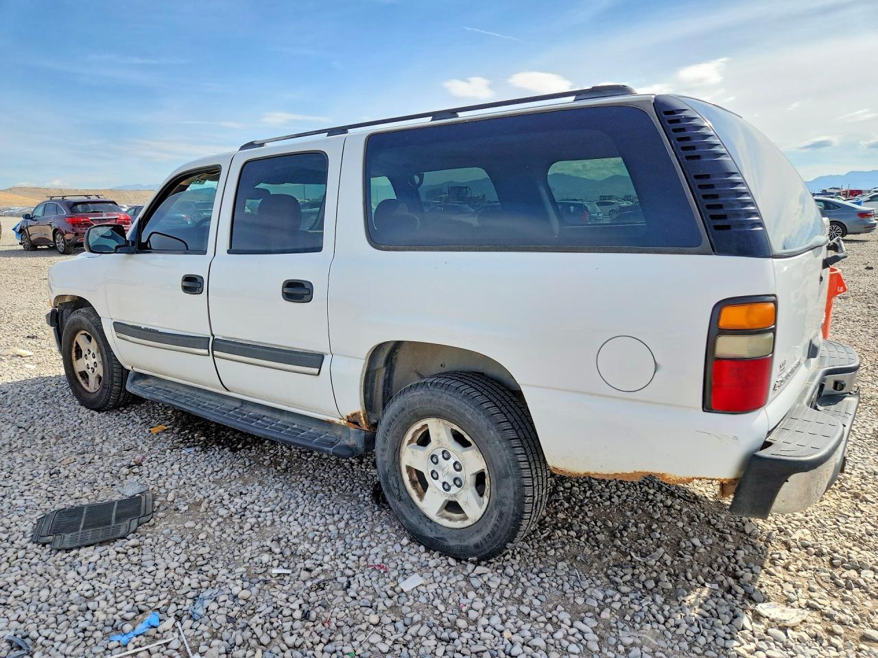2004 Chevrolet Suburban K1500 White vin: 1GNFK16ZX4R278008