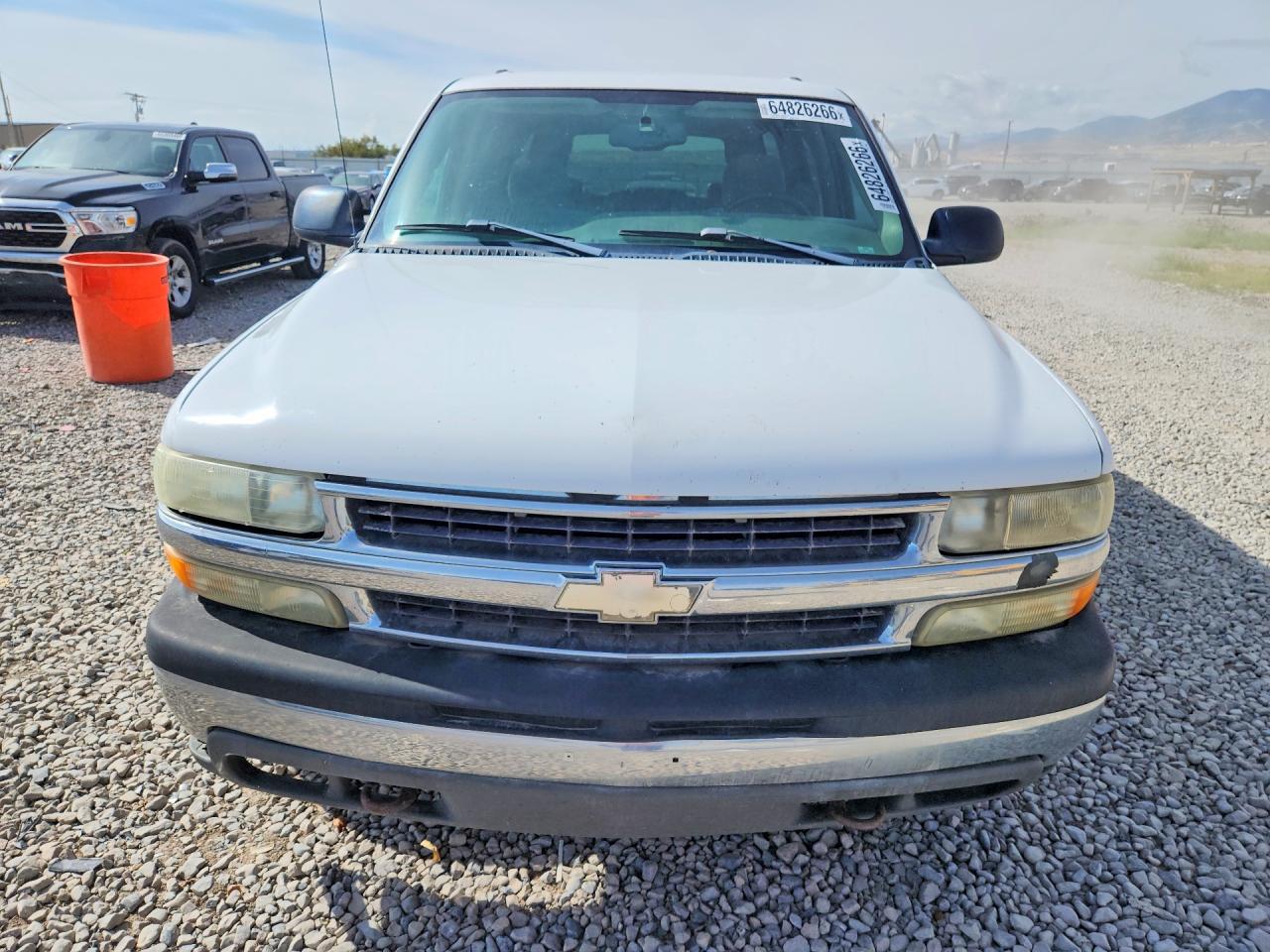 2004 Chevrolet Suburban K1500 White vin: 1GNFK16ZX4R278008