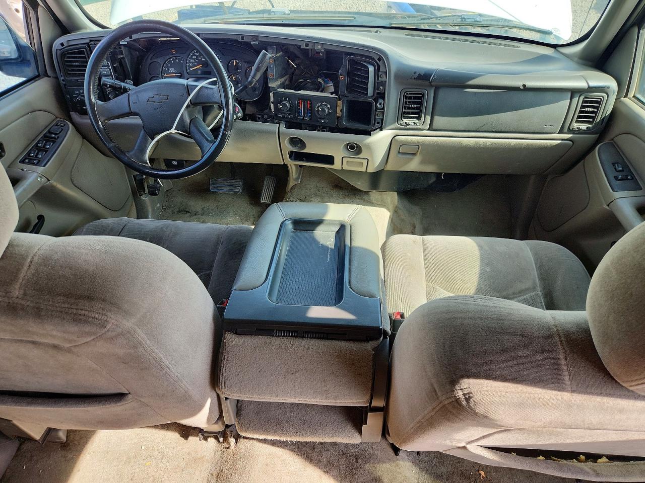 2004 Chevrolet Suburban K1500 White vin: 1GNFK16ZX4R278008