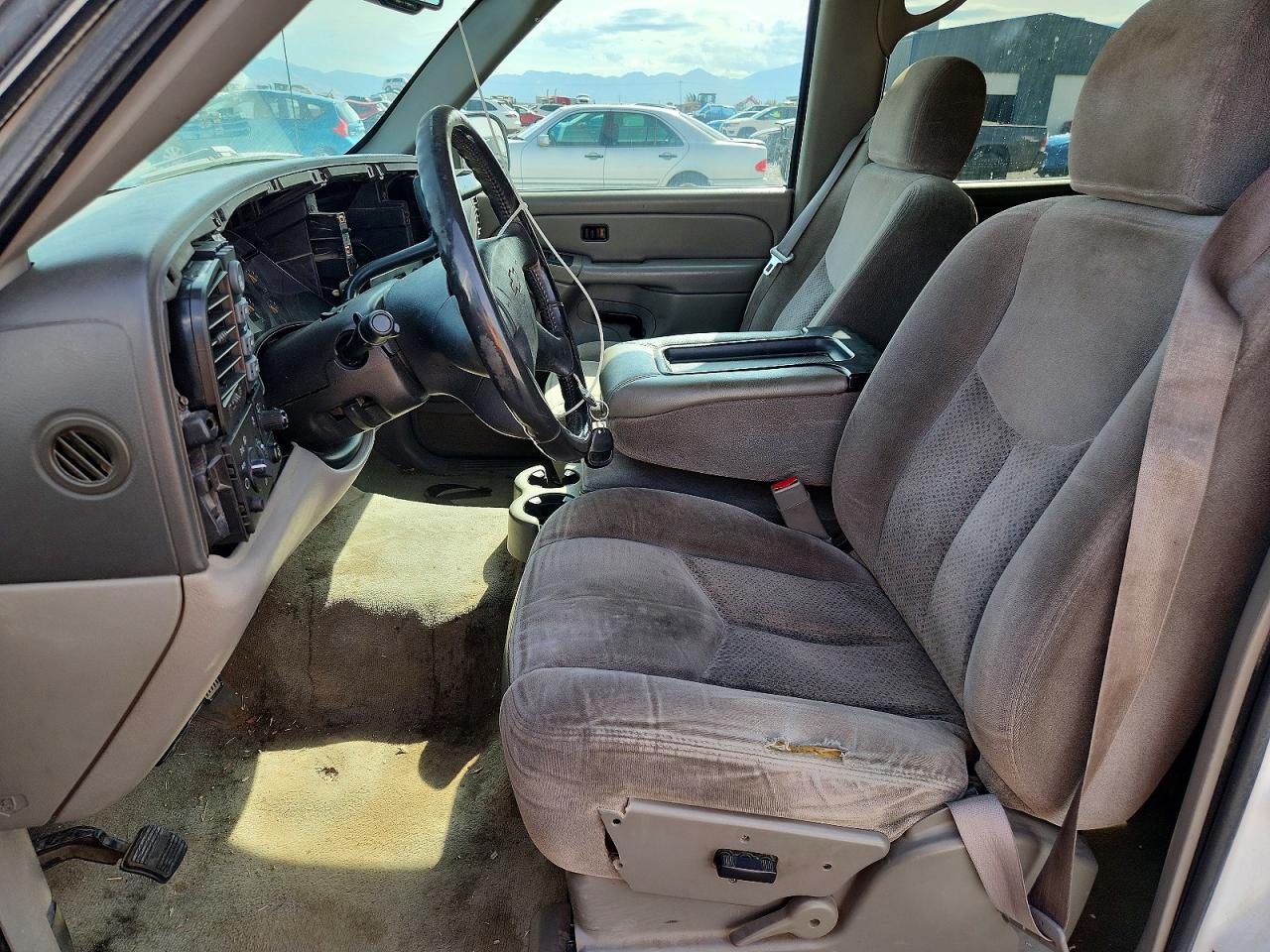 2004 Chevrolet Suburban K1500 White vin: 1GNFK16ZX4R278008