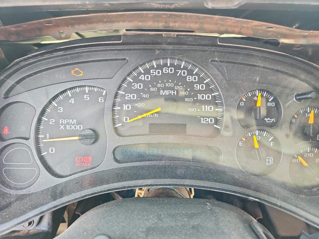 2004 Chevrolet Suburban K1500 White vin: 1GNFK16ZX4R278008
