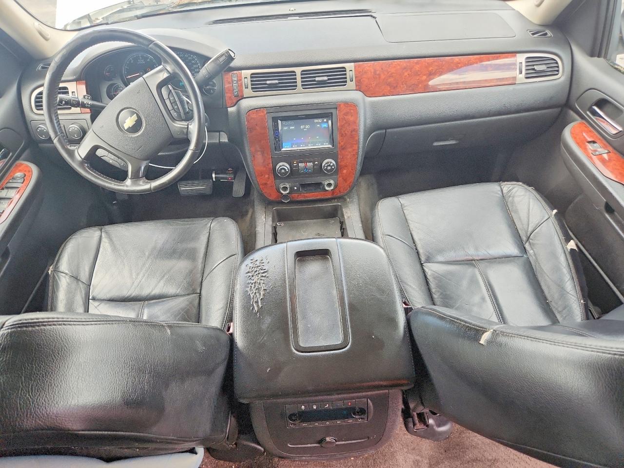 2009 Chevrolet Suburban K1500 Lt Белый vin: 1GNFK26359R260945
