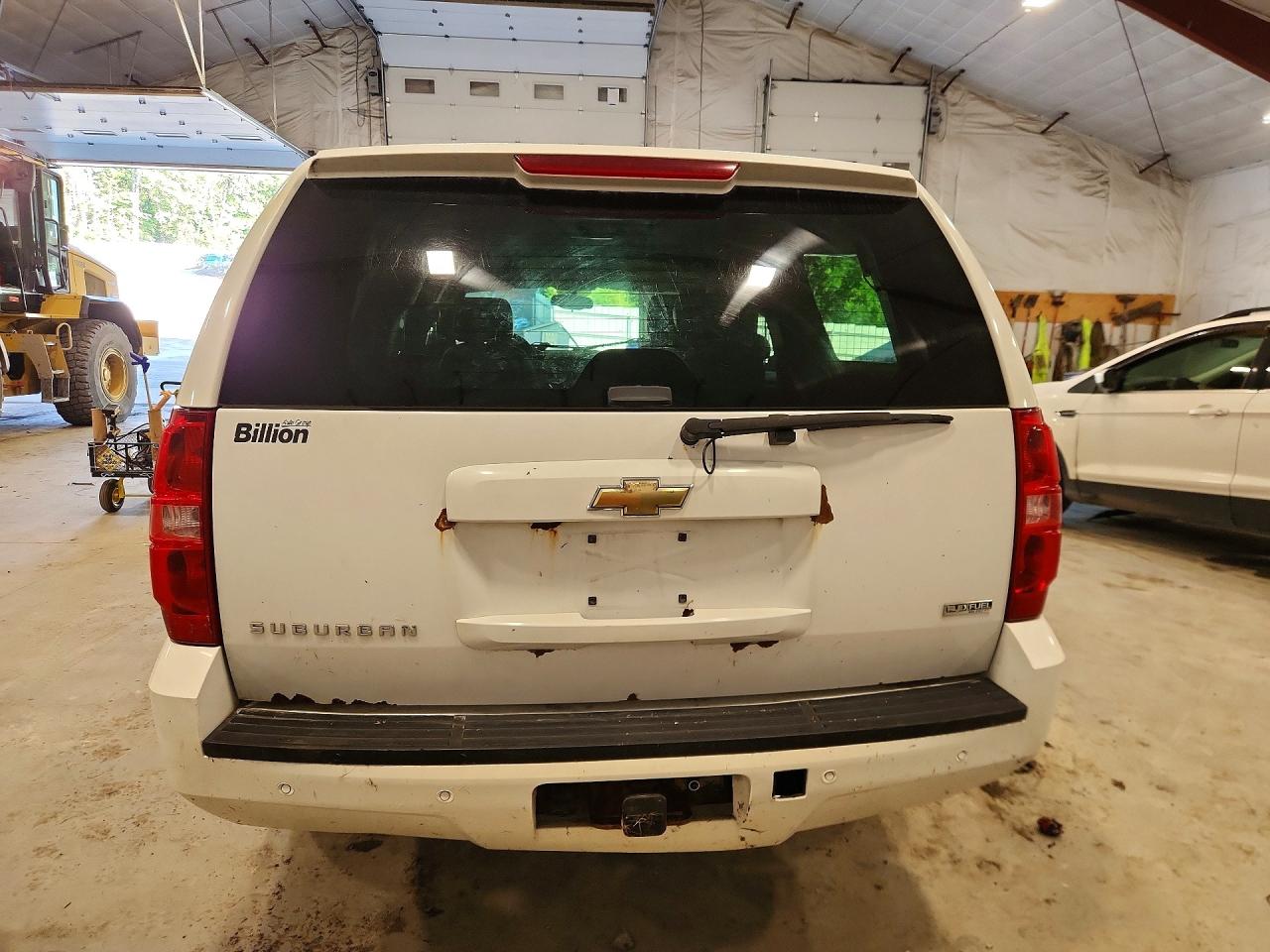 2009 Chevrolet Suburban K1500 Lt Белый vin: 1GNFK26399R243727