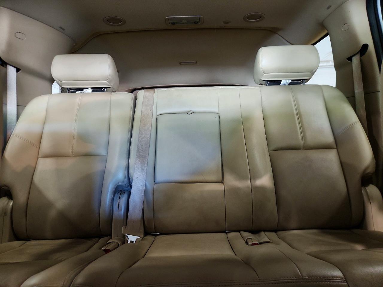 2009 Chevrolet Suburban K1500 Lt Белый vin: 1GNFK26399R243727