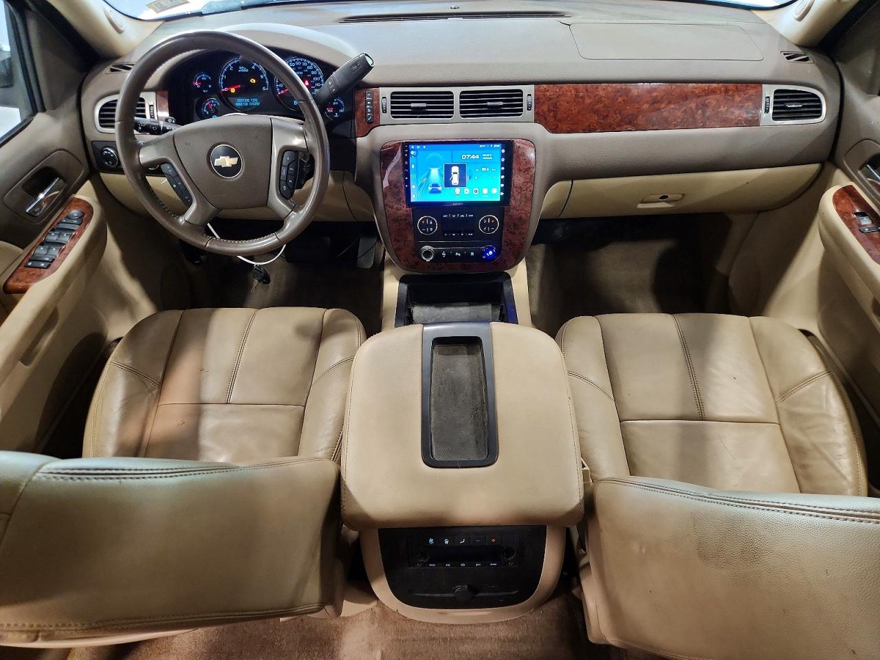 2009 Chevrolet Suburban K1500 Lt Белый vin: 1GNFK26399R243727