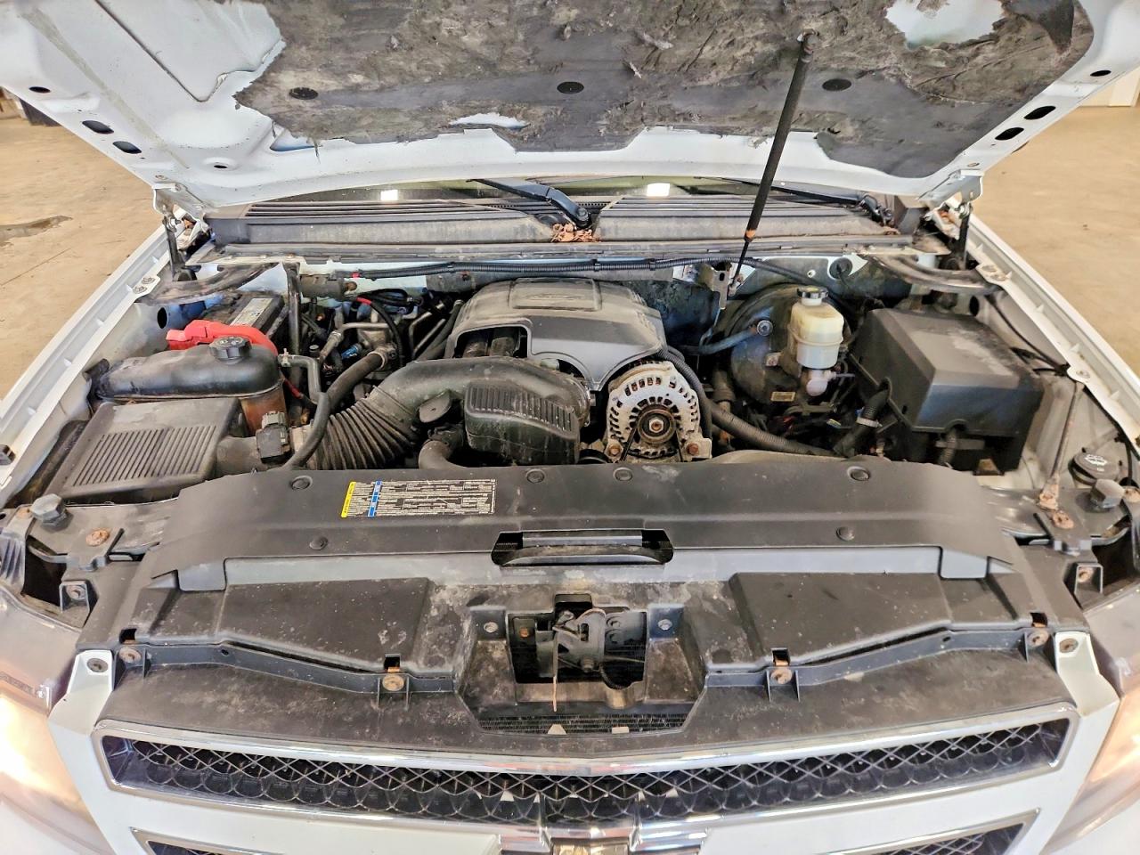 2009 Chevrolet Suburban K1500 Lt Белый vin: 1GNFK26399R243727