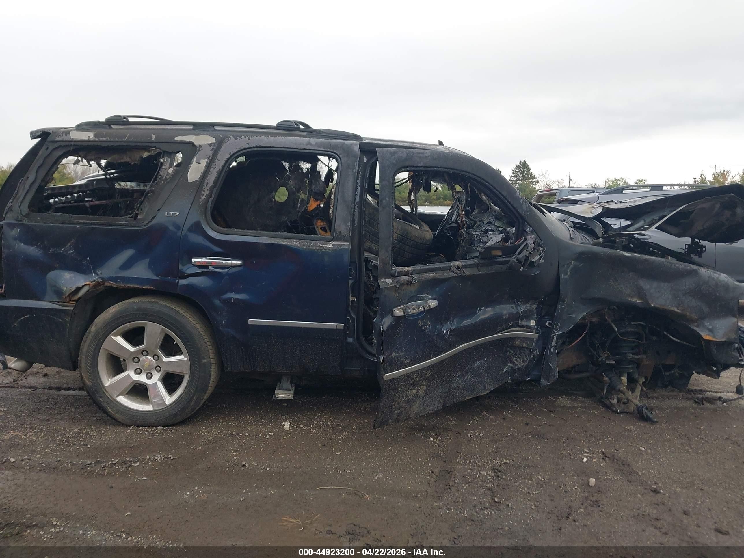 2009 Chevrolet Tahoe Ltz Dark Blue vin: 1GNFK33019R162589