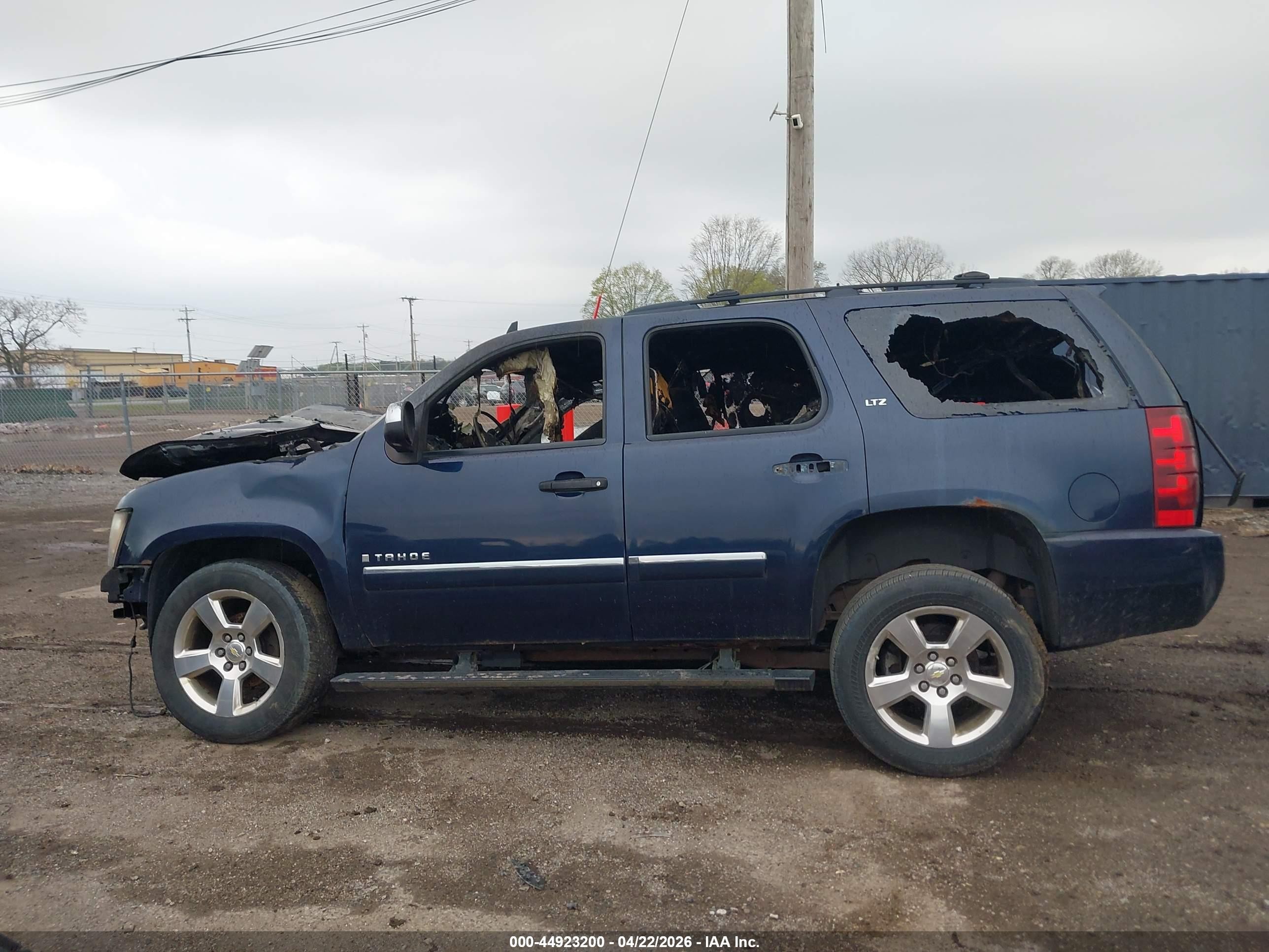2009 Chevrolet Tahoe Ltz Dark Blue vin: 1GNFK33019R162589