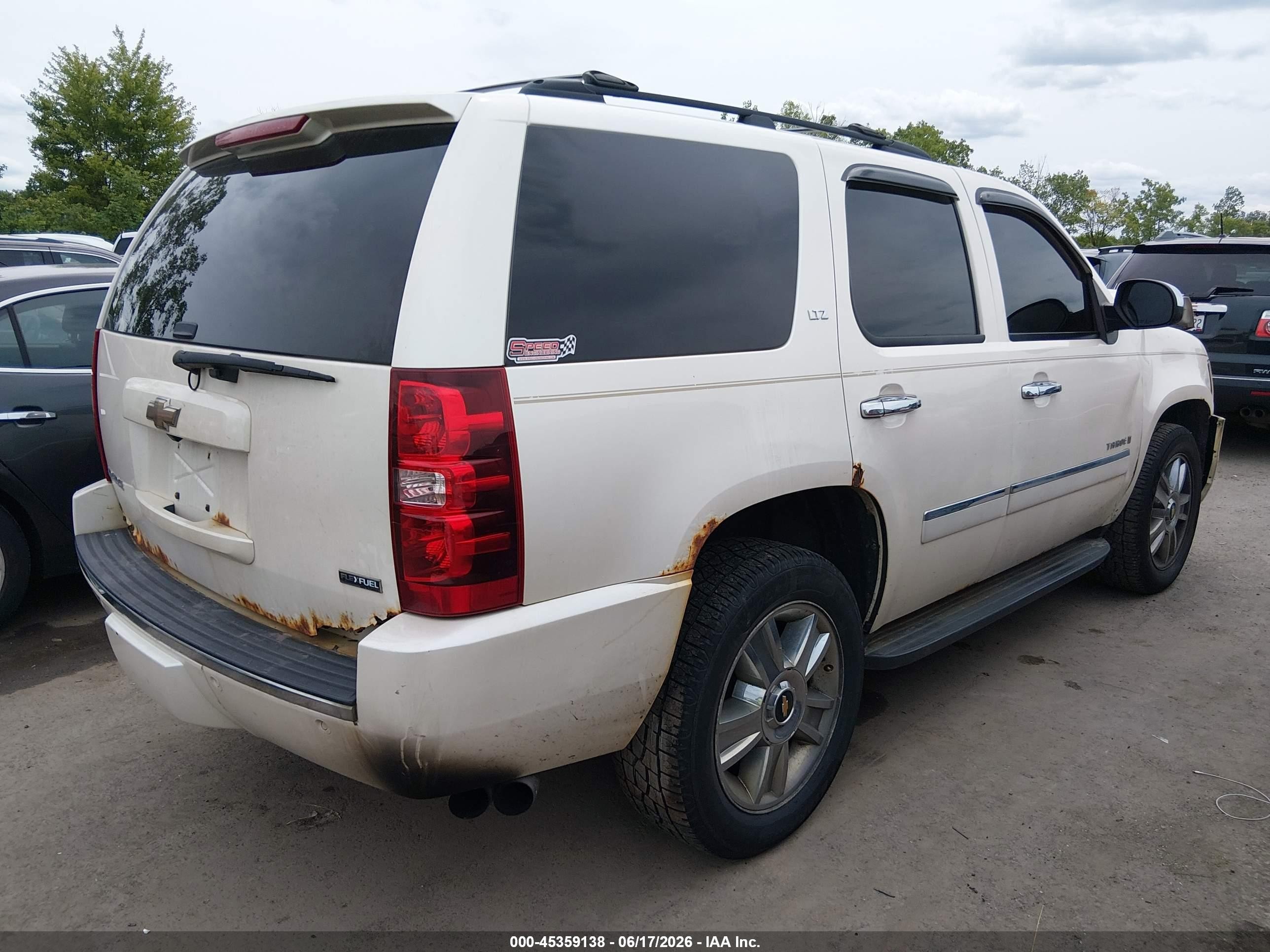 2009 Chevrolet Tahoe Ltz White vin: 1GNFK33079R281604