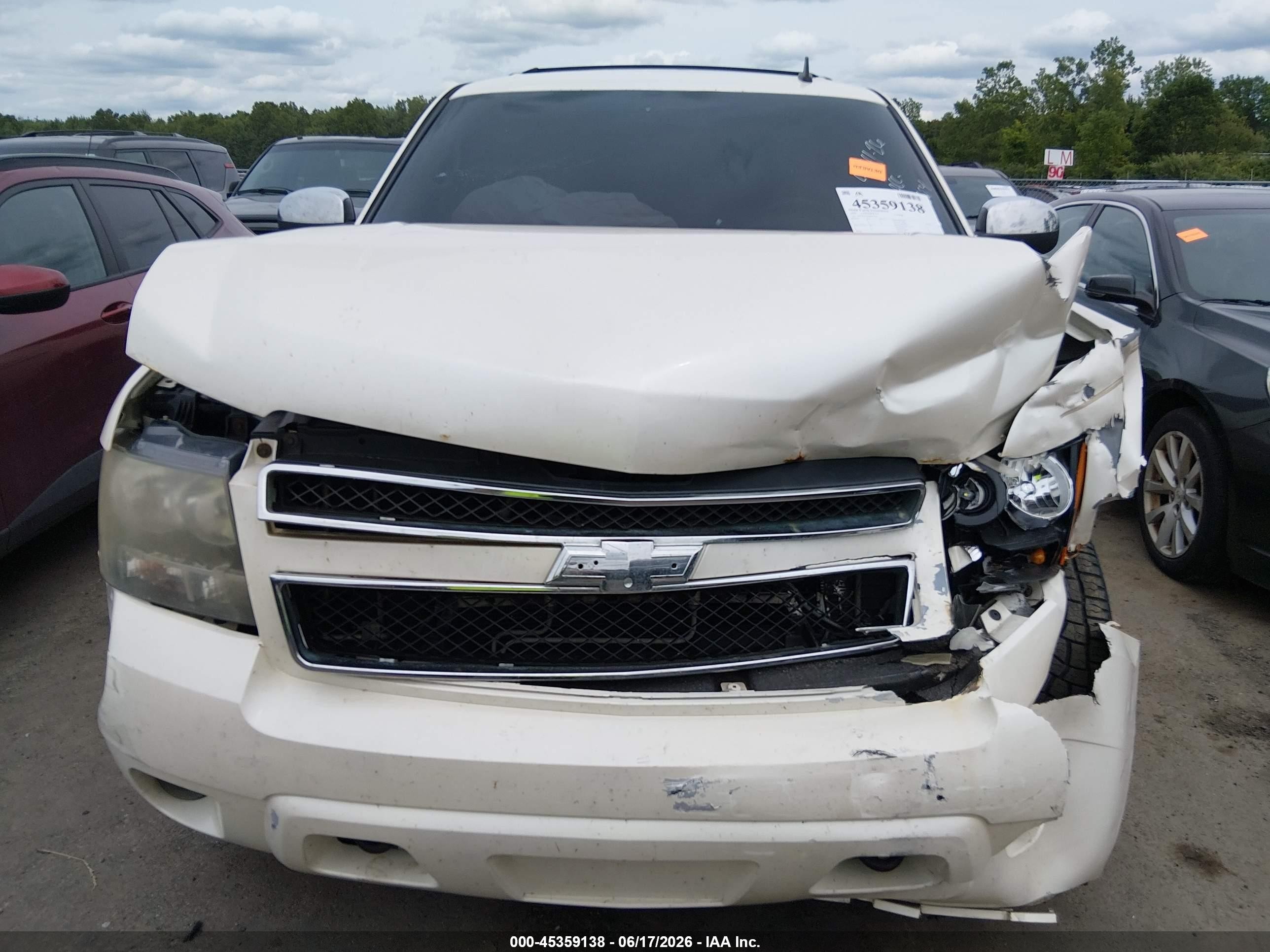 2009 Chevrolet Tahoe Ltz White vin: 1GNFK33079R281604