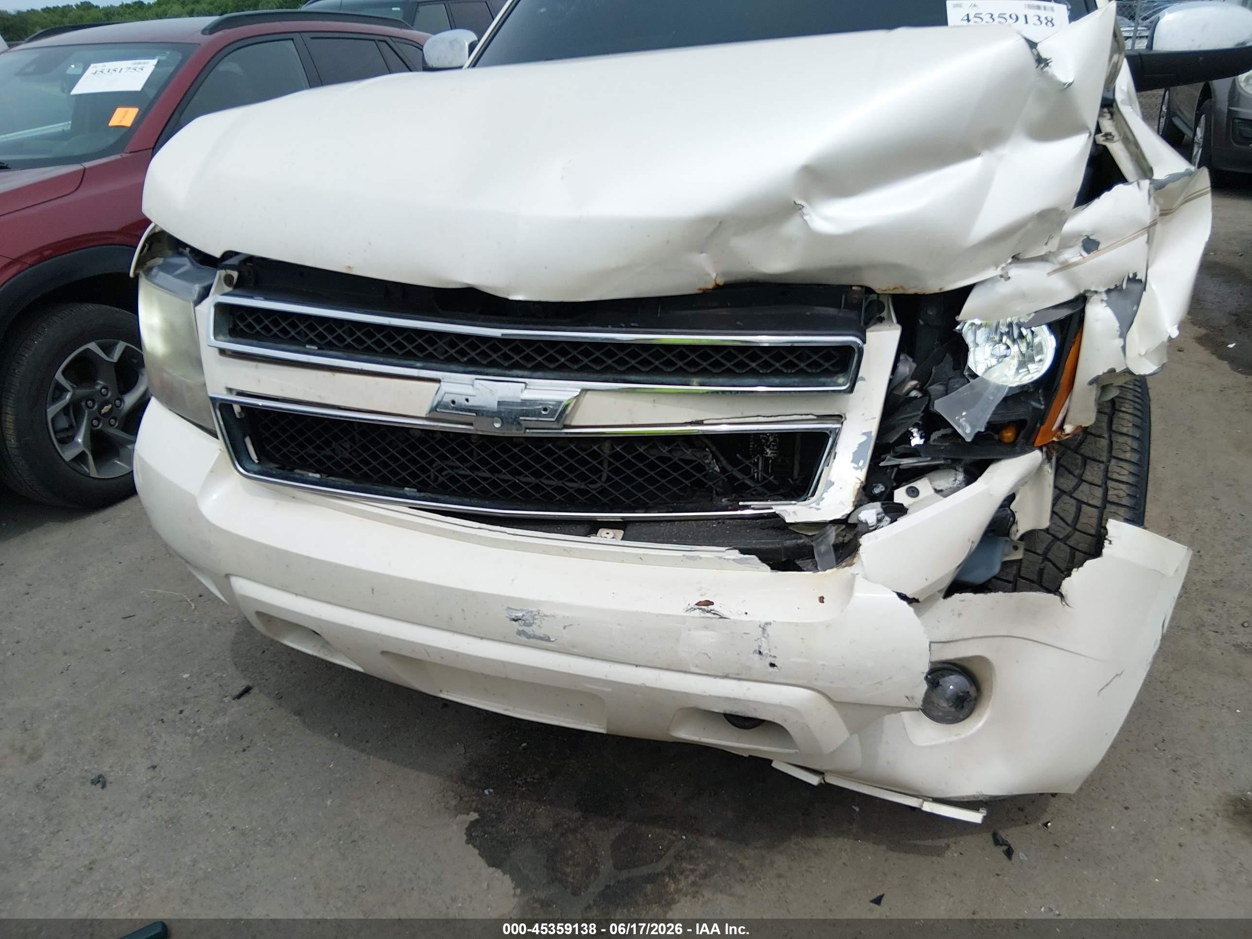 2009 Chevrolet Tahoe Ltz White vin: 1GNFK33079R281604