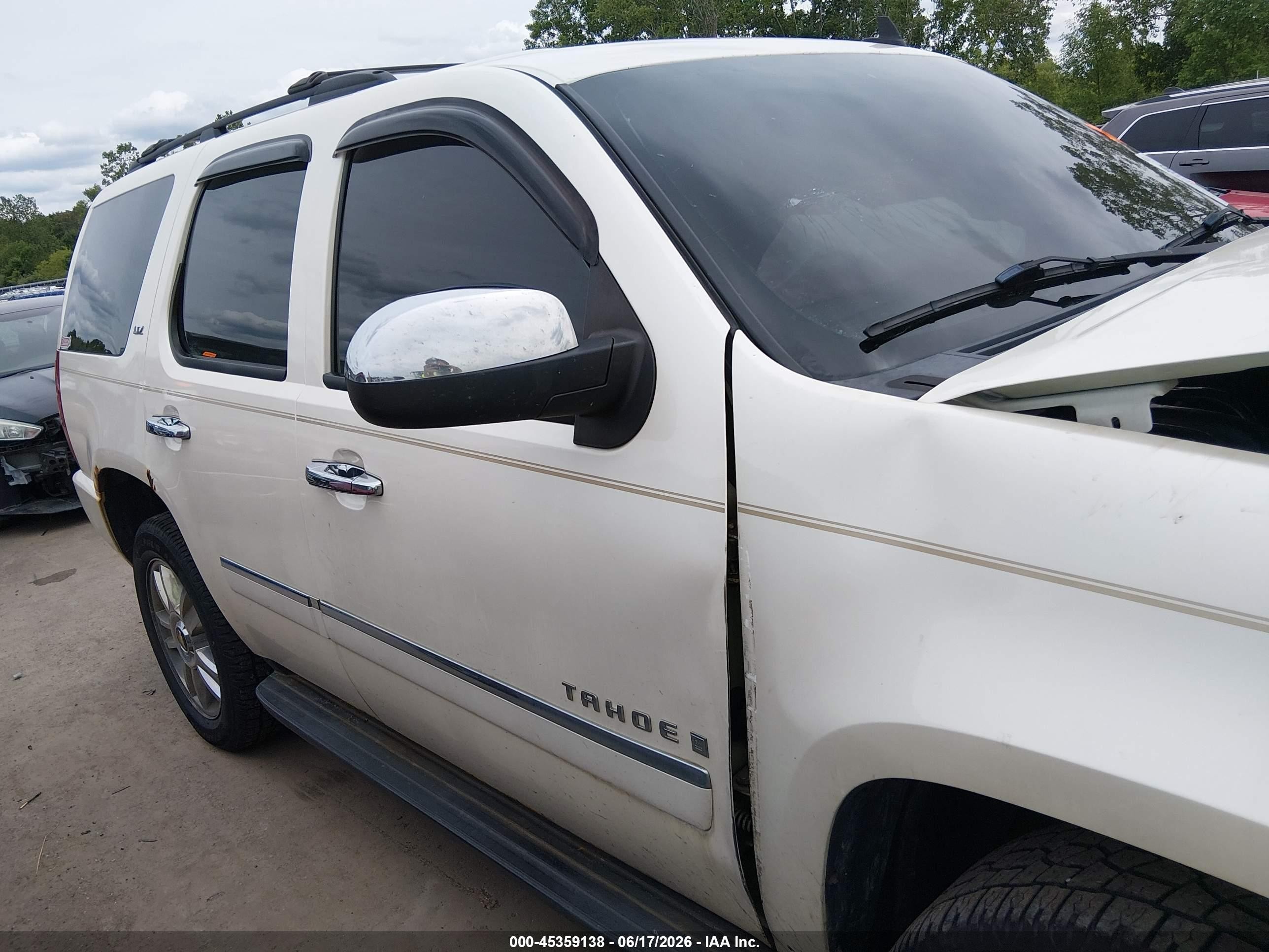 2009 Chevrolet Tahoe Ltz White vin: 1GNFK33079R281604