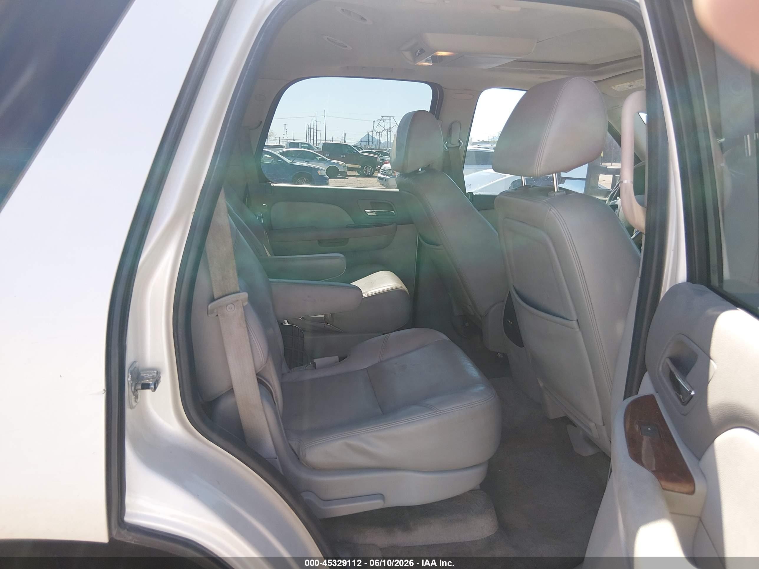 2009 Chevrolet Tahoe Ltz Кремовый vin: 1GNFK33089R166364