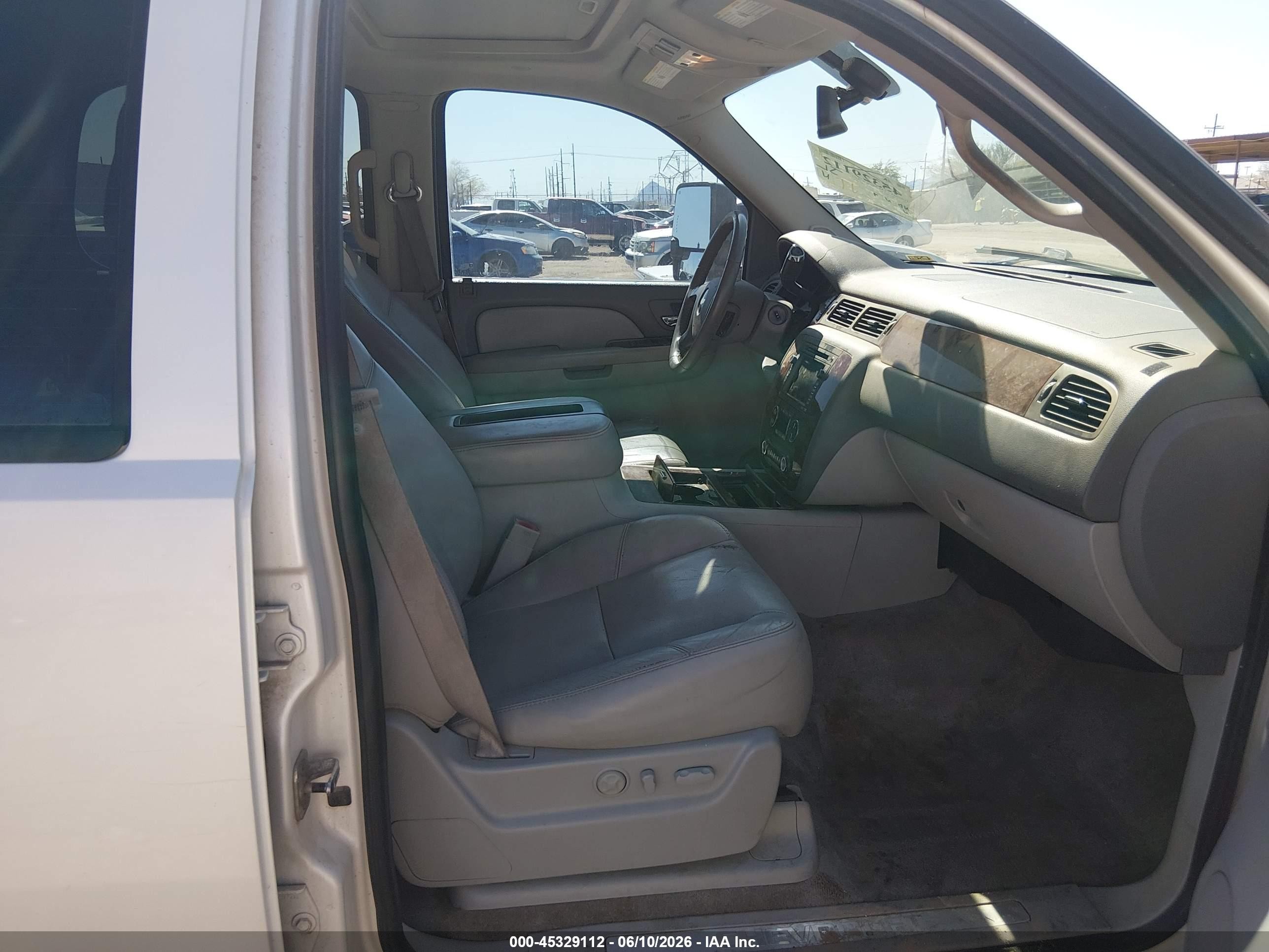 2009 Chevrolet Tahoe Ltz Кремовый vin: 1GNFK33089R166364