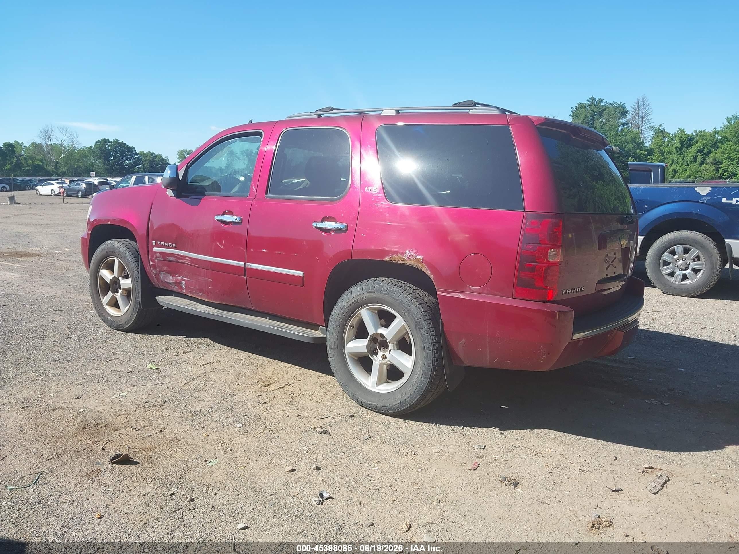 2009 Chevrolet Tahoe Ltz Red vin: 1GNFK33089R221962