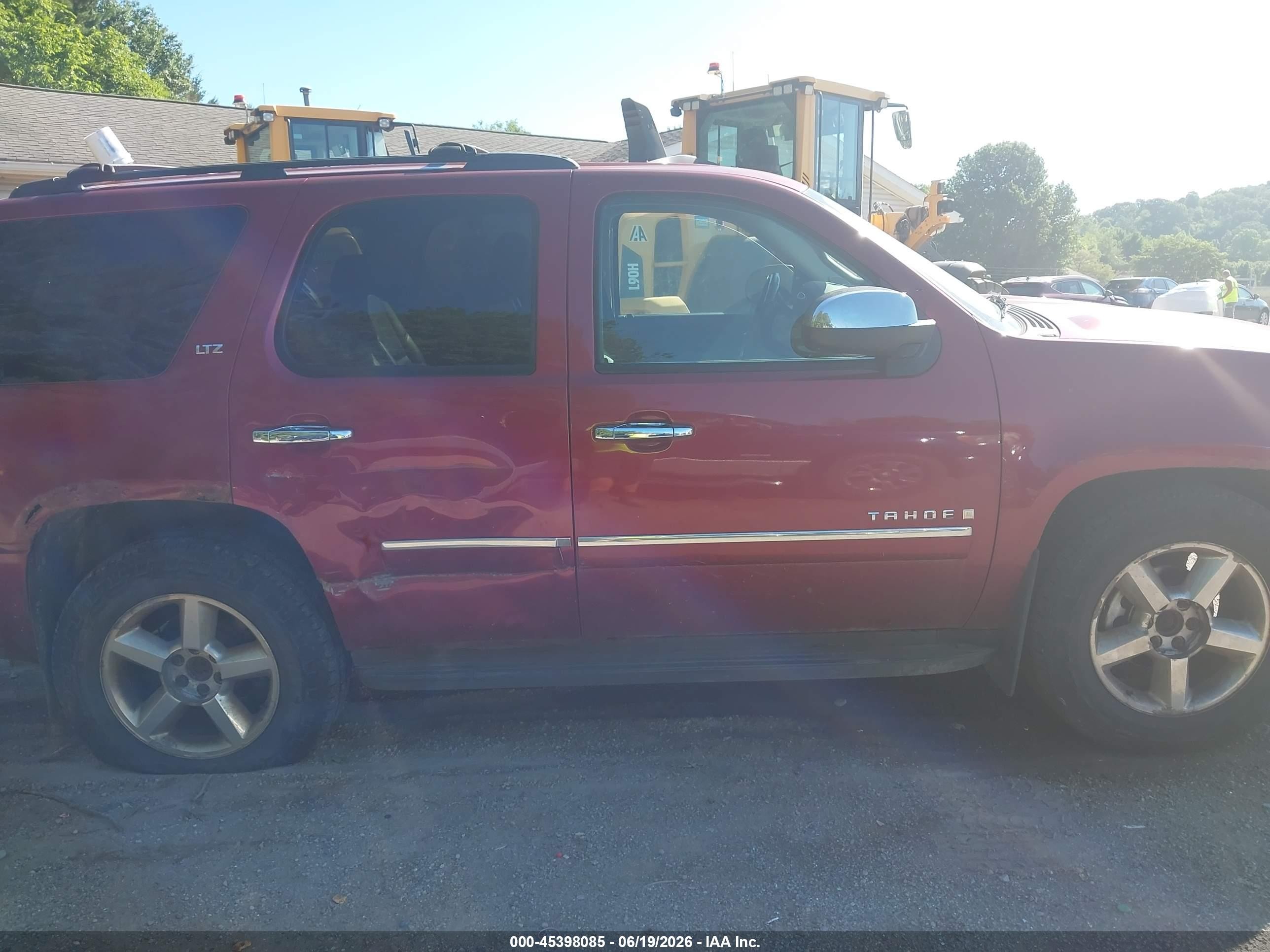 2009 Chevrolet Tahoe Ltz Red vin: 1GNFK33089R221962