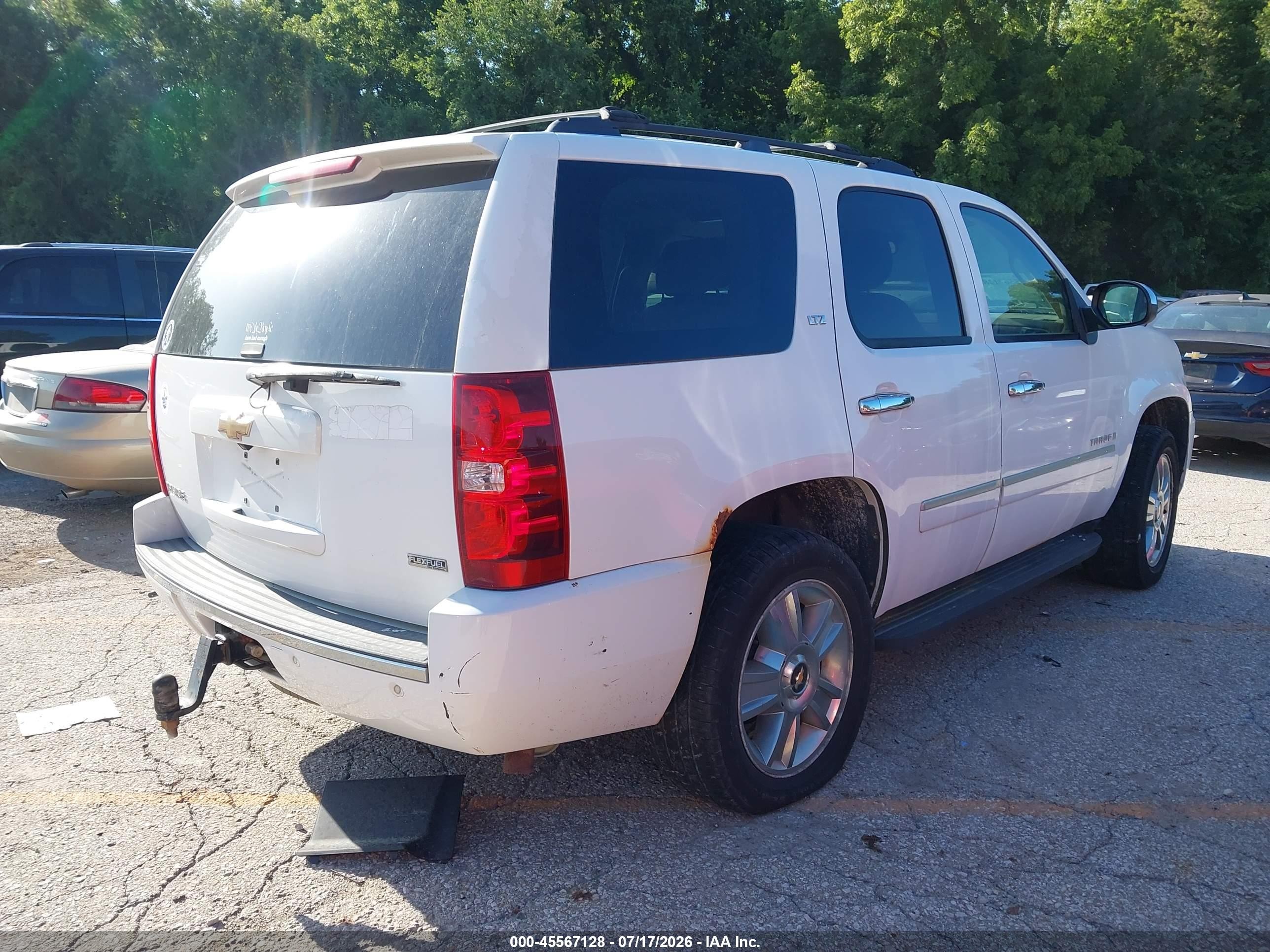 2009 Chevrolet Tahoe Ltz White vin: 1GNFK33099R214213
