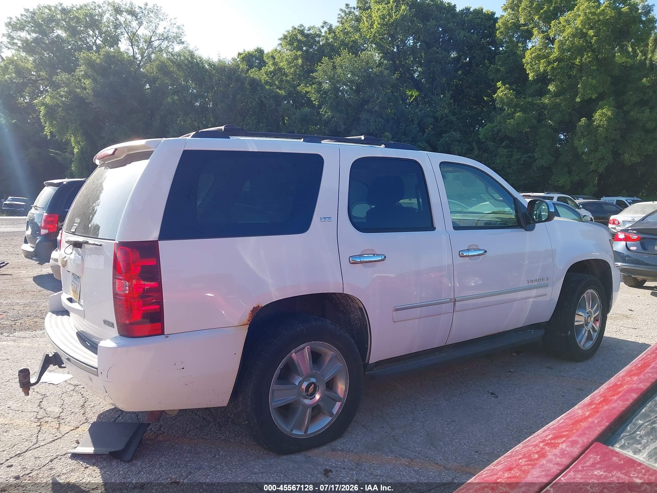 2009 Chevrolet Tahoe Ltz White vin: 1GNFK33099R214213