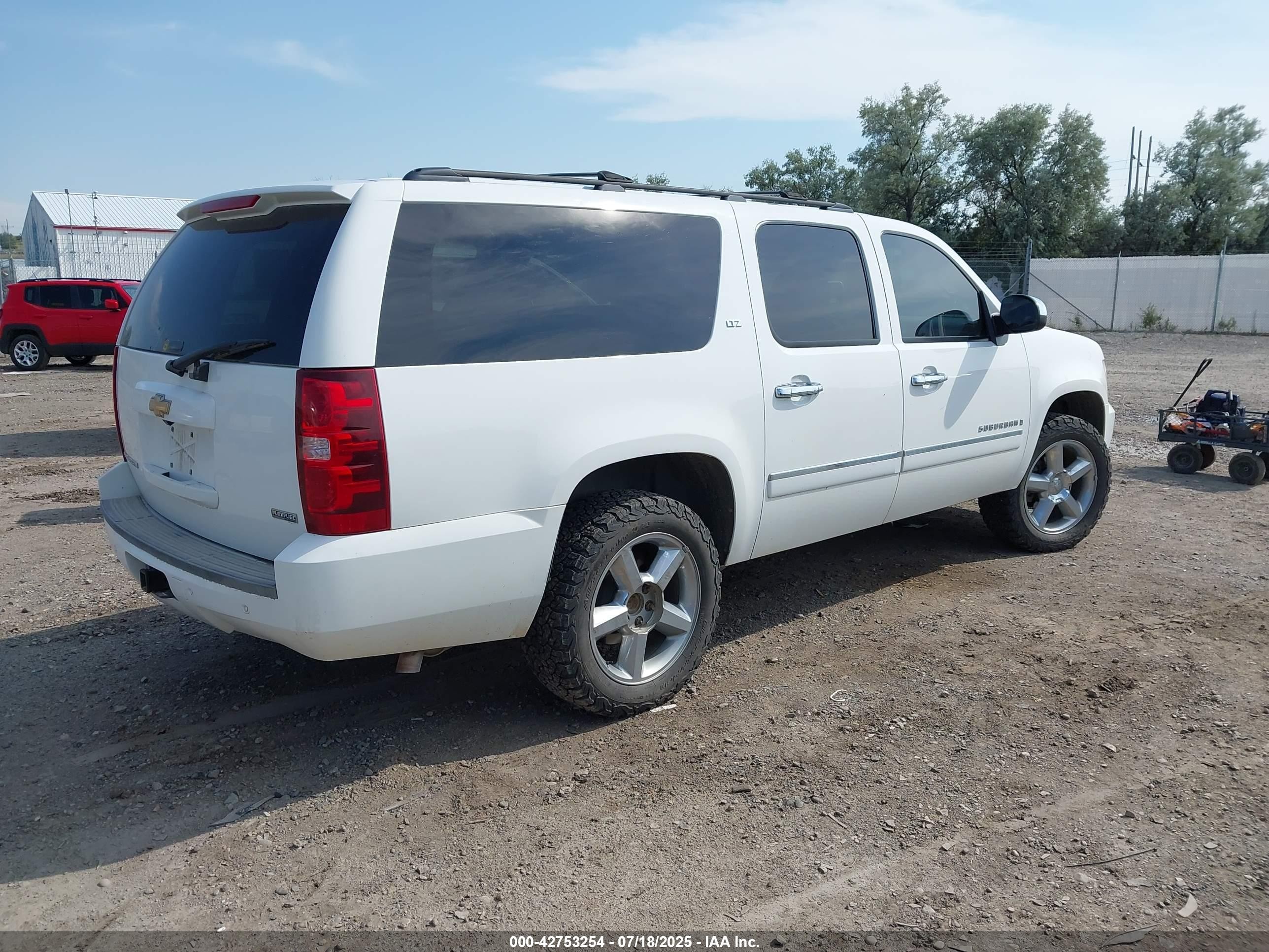2009 Chevrolet Suburban 1500 Ltz White vin: 1GNFK36359J124237