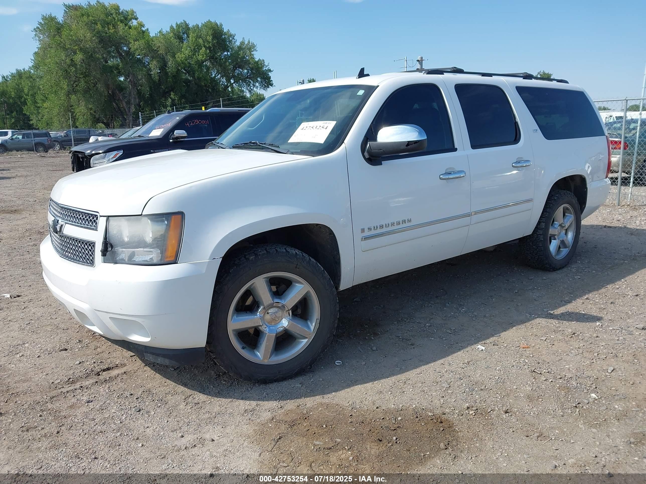 2009 Chevrolet Suburban 1500 Ltz White vin: 1GNFK36359J124237