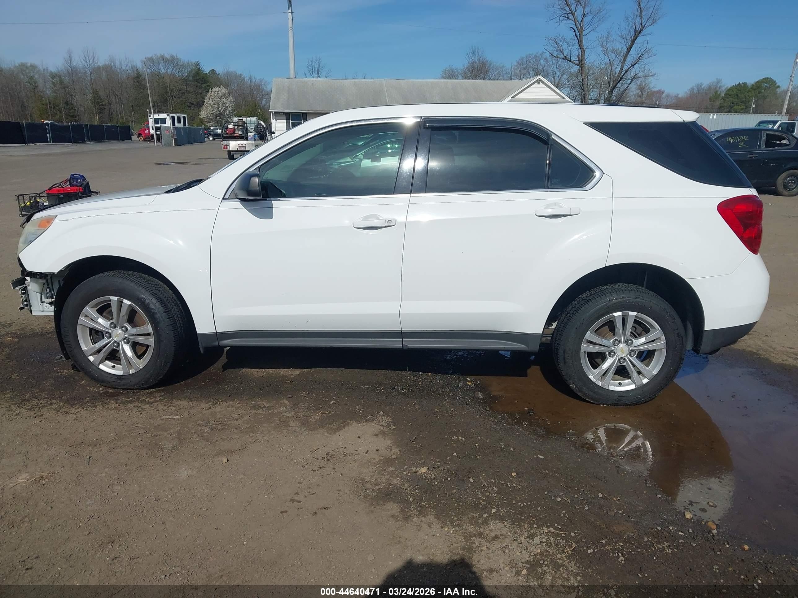 2013 Chevrolet Equinox Ls White vin: 1GNFLCEK4DZ133804