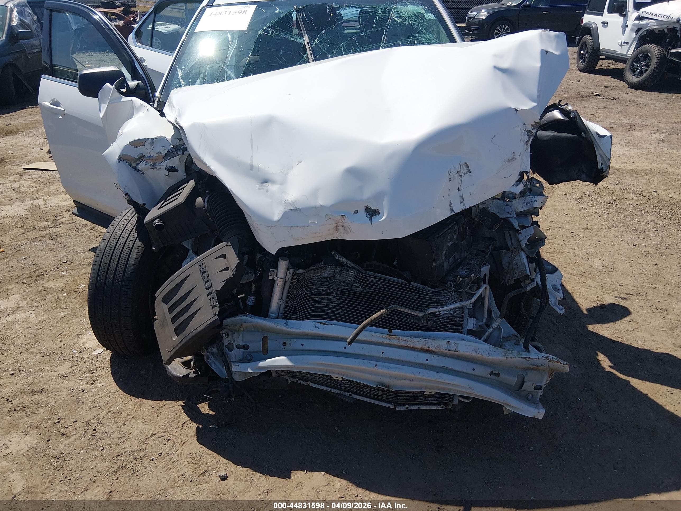 2015 Chevrolet Equinox Ls Белый vin: 1GNFLEEK4FZ126138