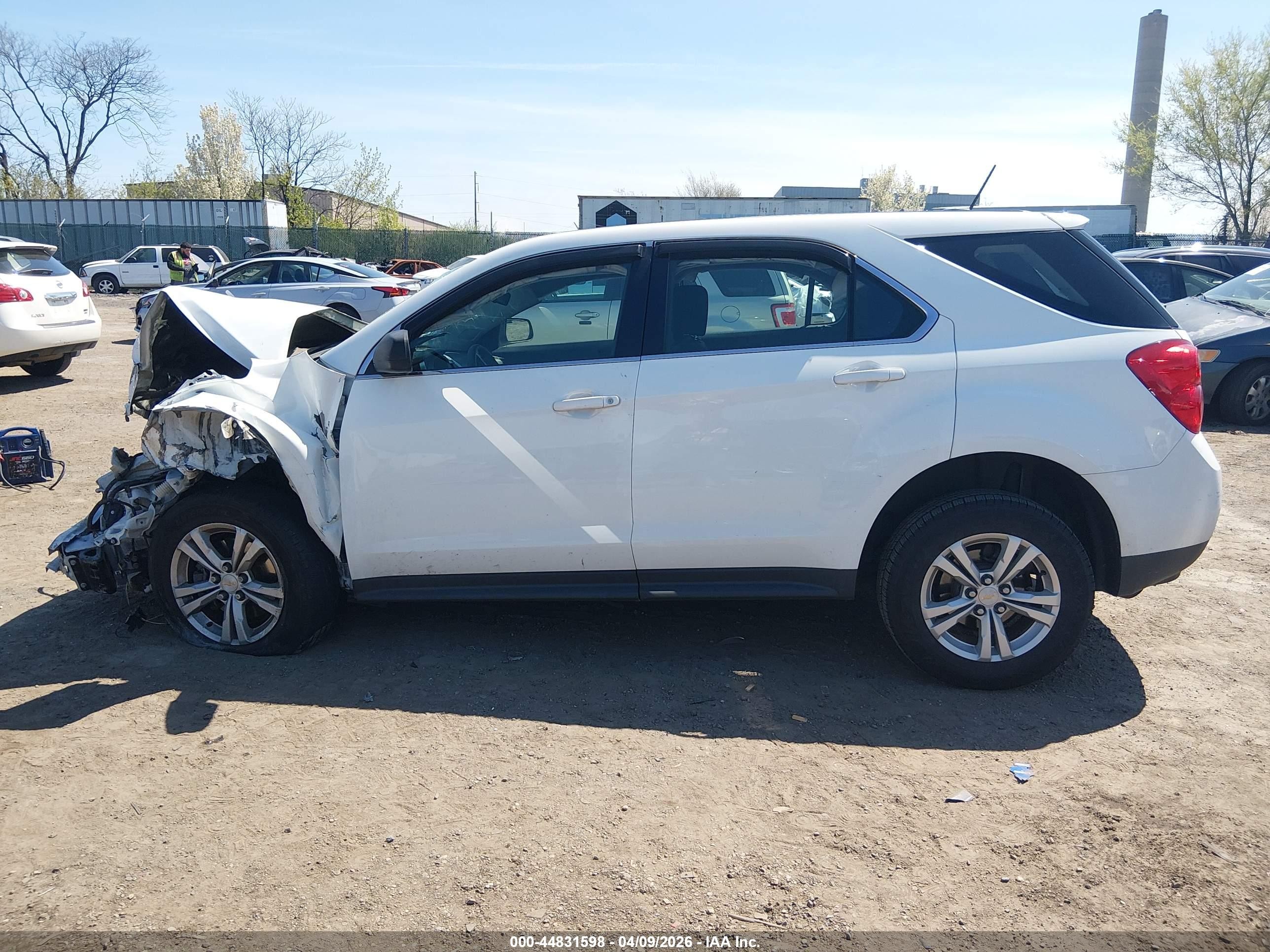 2015 Chevrolet Equinox Ls Белый vin: 1GNFLEEK4FZ126138