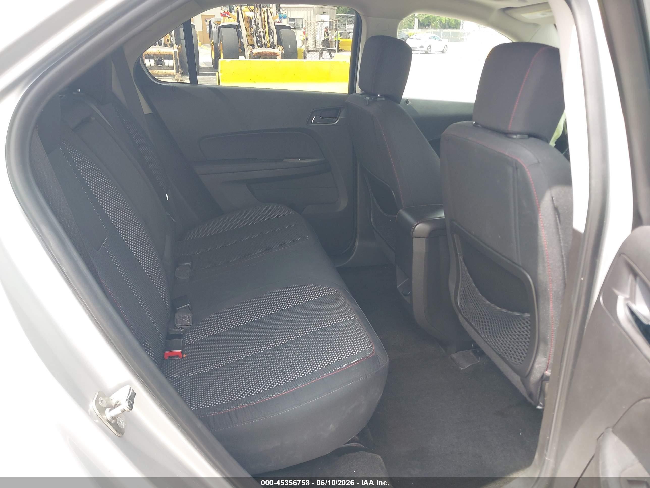 2015 Chevrolet Equinox 1lt Серебряный vin: 1GNFLFEK7FZ135275
