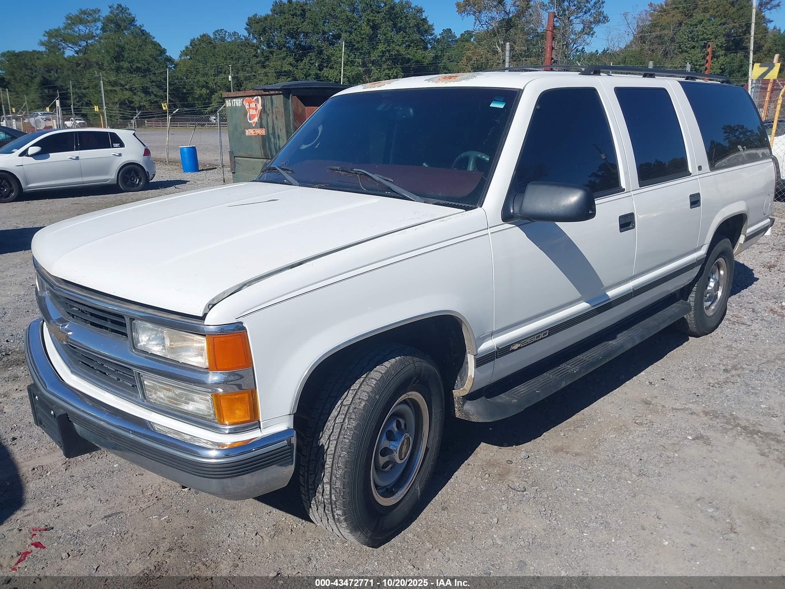 1998 Chevrolet Suburban 2500   Белый vin: 1GNGC26J2WJ302448