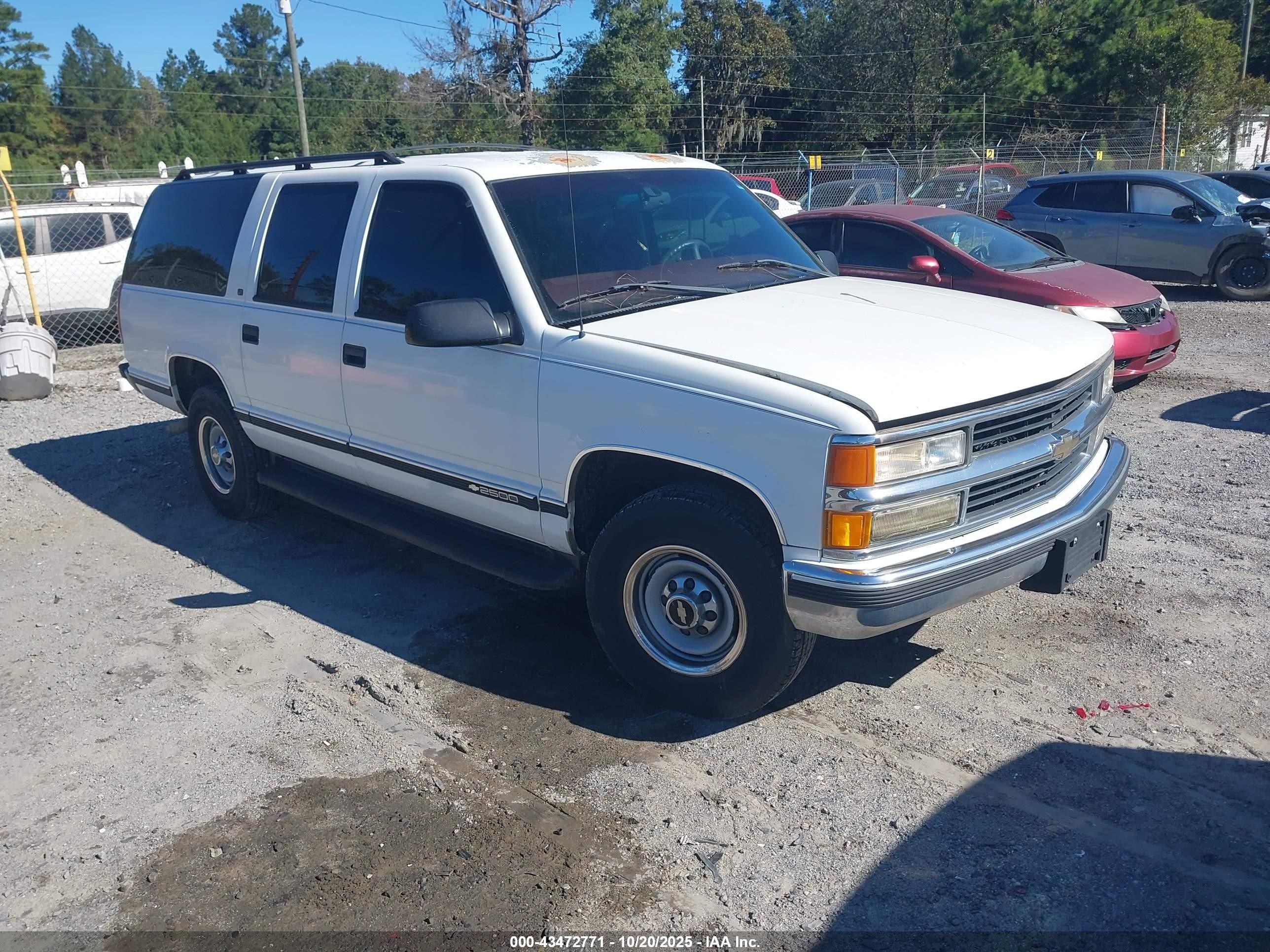 1998 Chevrolet Suburban 2500   Белый vin: 1GNGC26J2WJ302448