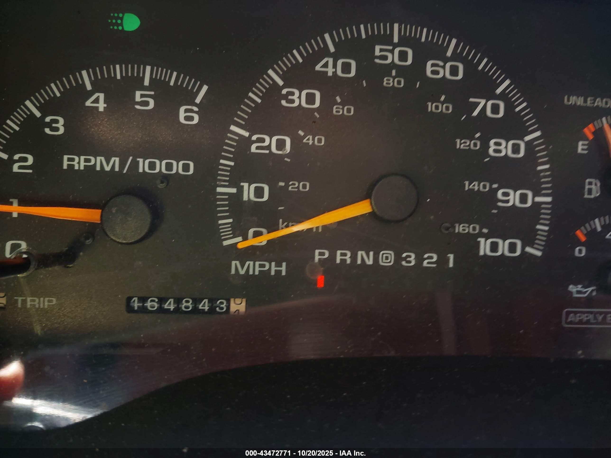 1998 Chevrolet Suburban 2500   Белый vin: 1GNGC26J2WJ302448