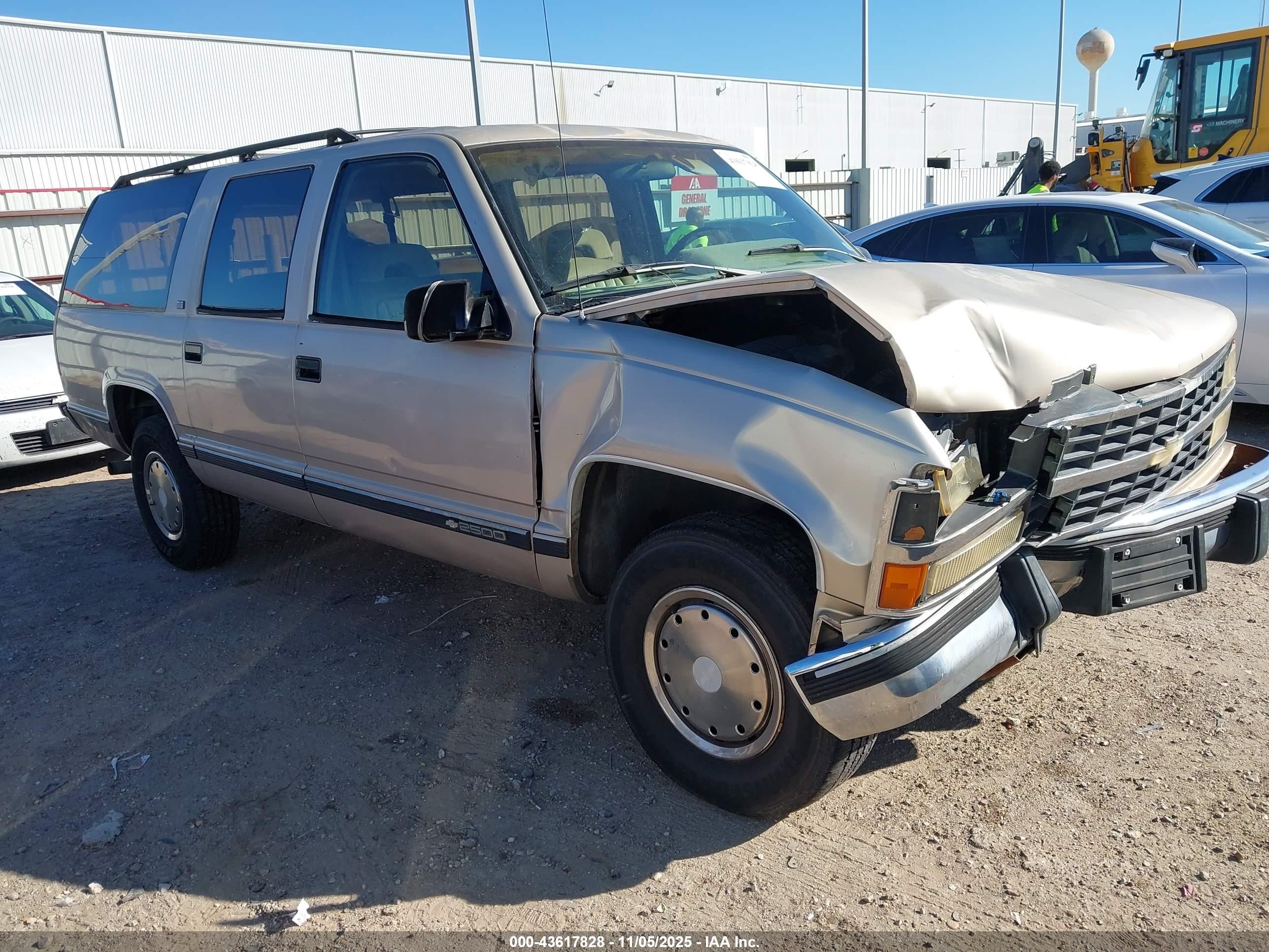 1993 Chevrolet Suburban C2500 Gold vin: 1GNGC26K5PJ358409