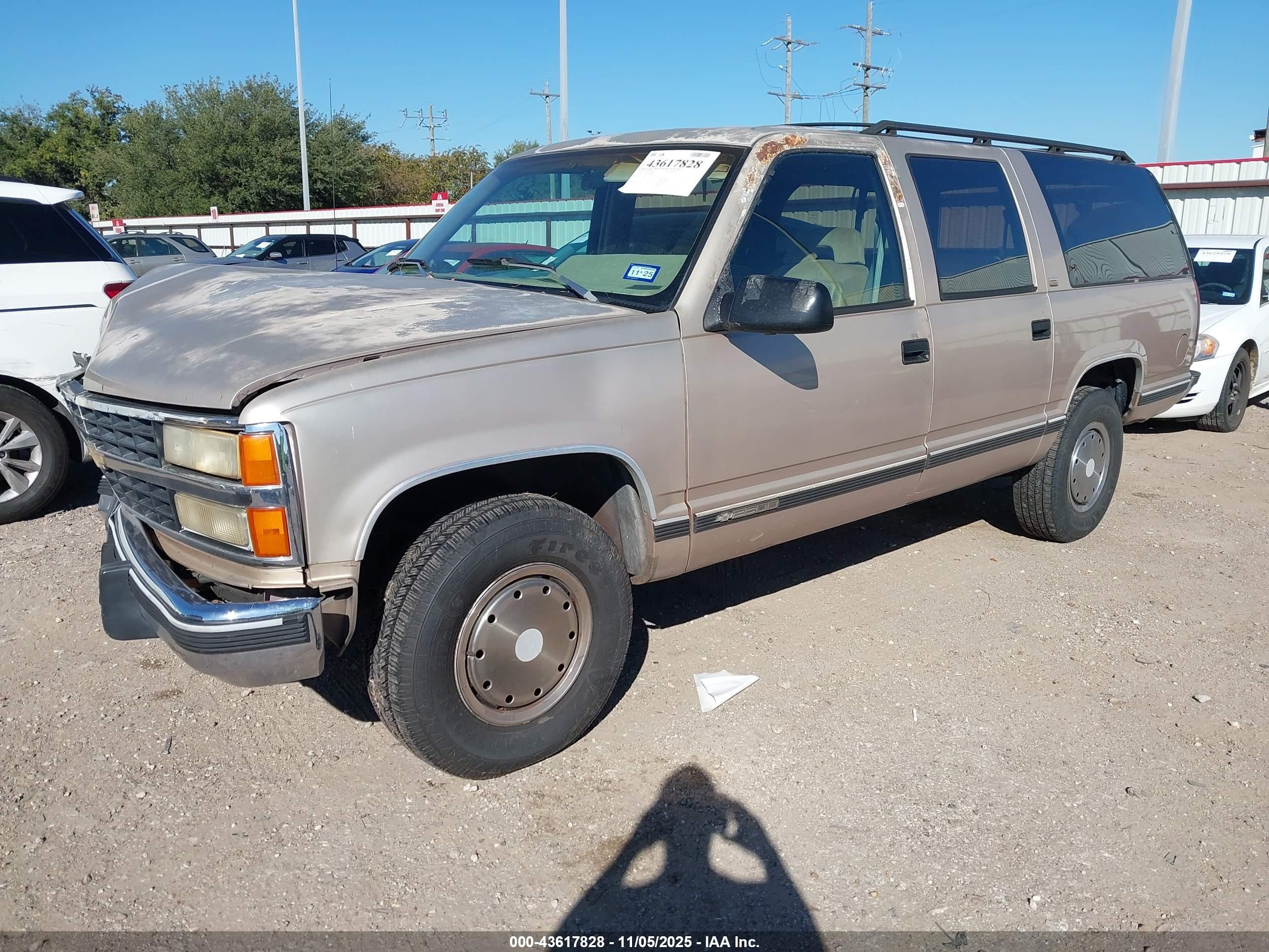 1993 Chevrolet Suburban C2500 Gold vin: 1GNGC26K5PJ358409