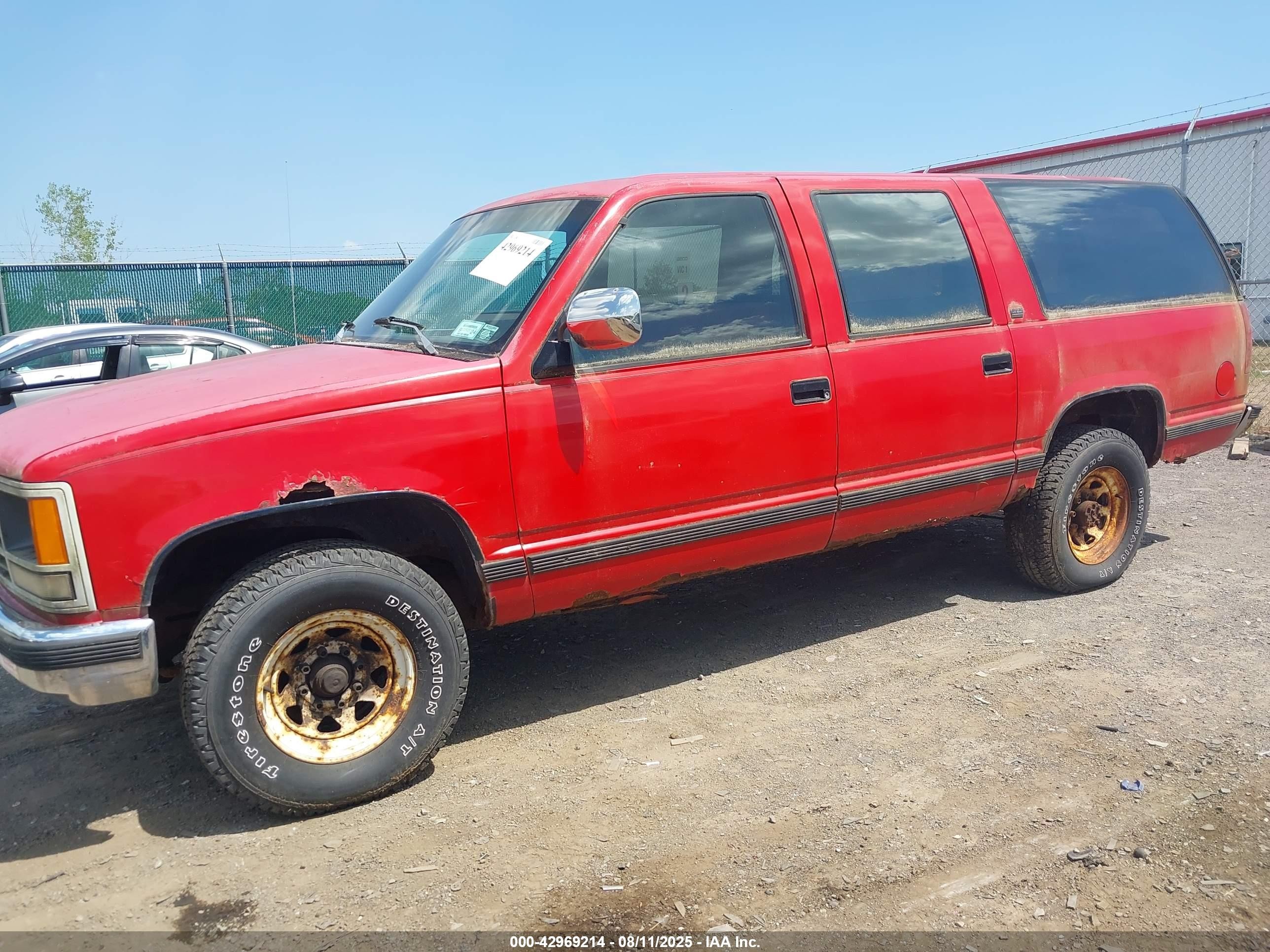 1993 Chevrolet Suburban C2500 Красный vin: 1GNGC26K8PJ366763