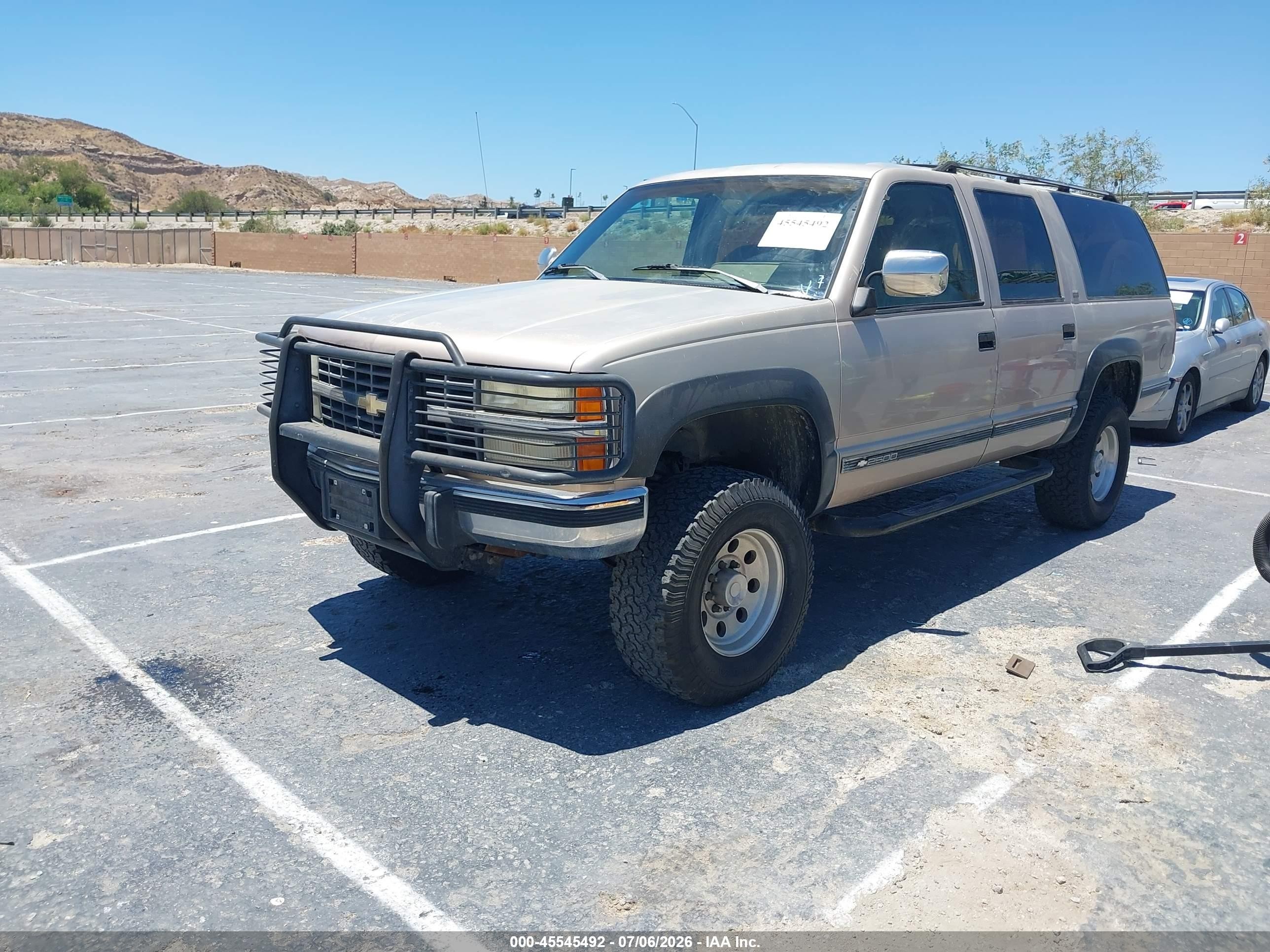 1993 Chevrolet Suburban C2500 Beige vin: 1GNGC26N8PJ301258