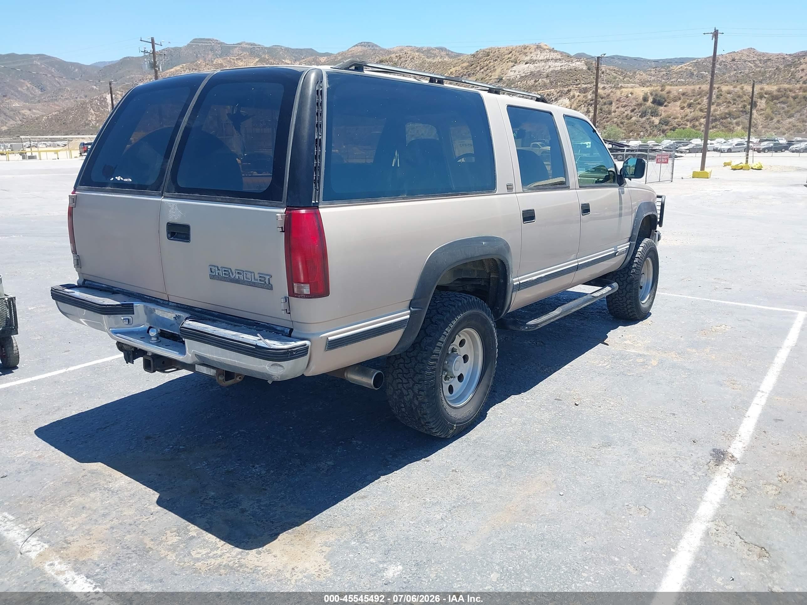 1993 Chevrolet Suburban C2500 Beige vin: 1GNGC26N8PJ301258