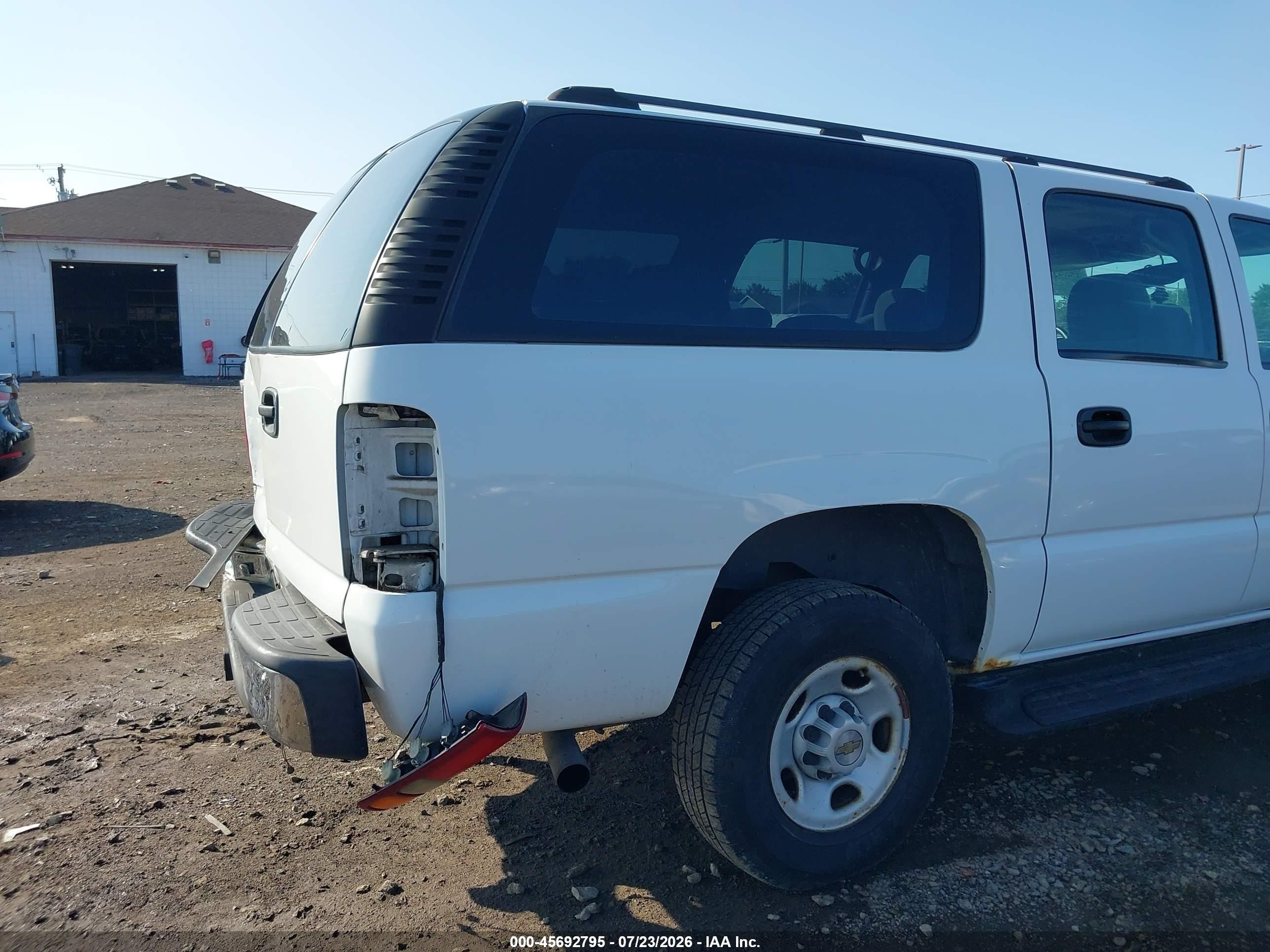 2003 Chevrolet Suburban 2500 Ls White vin: 1GNGC26U43R255172