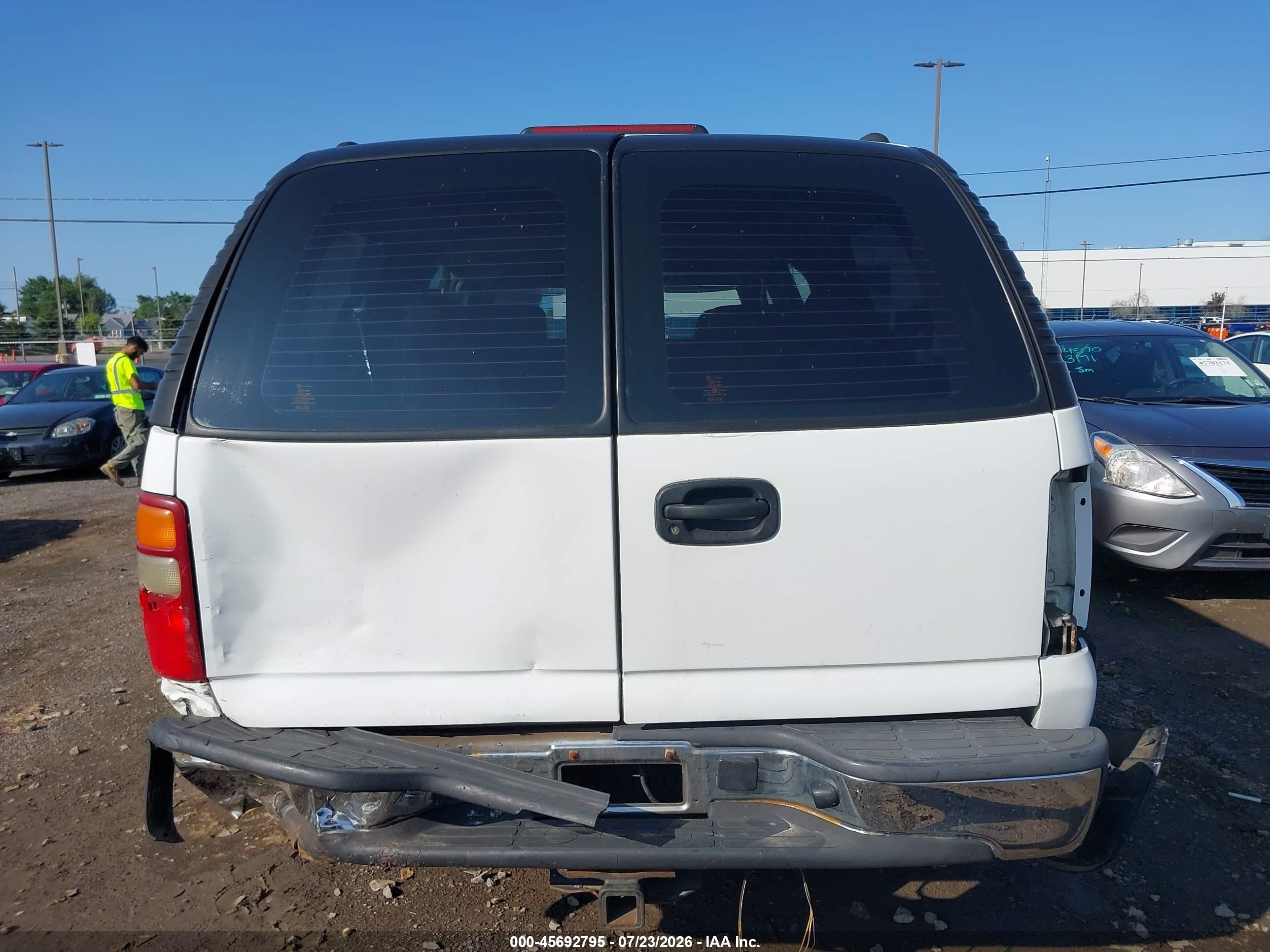 2003 Chevrolet Suburban 2500 Ls White vin: 1GNGC26U43R255172