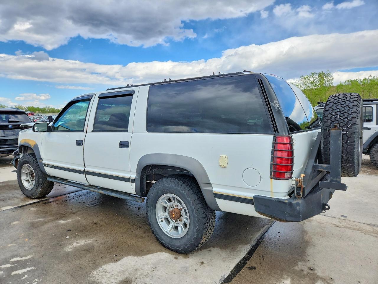 1995 Chevrolet Suburban K2500 White vin: 1GNGK26F2SJ342392