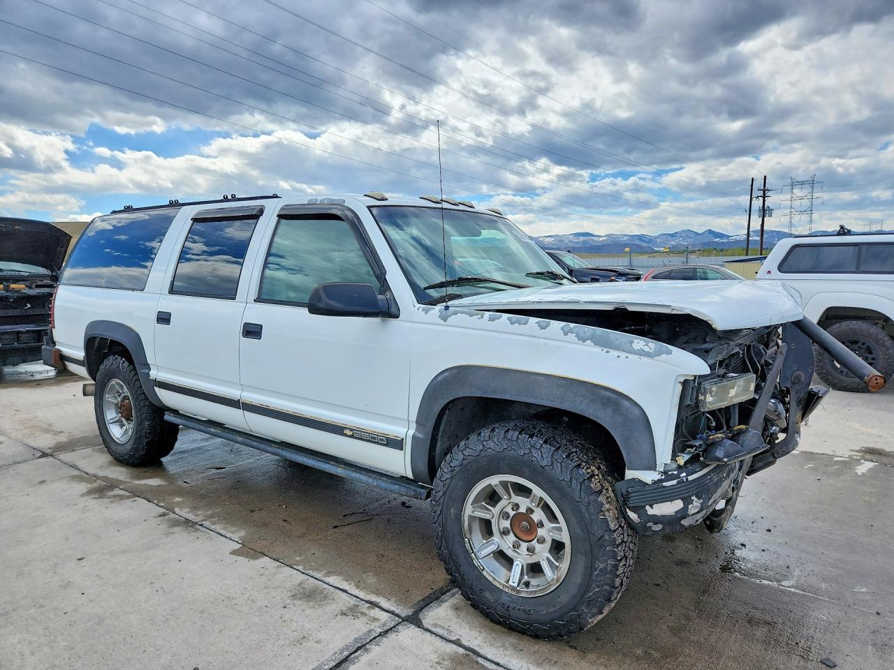 1995 Chevrolet Suburban K2500 White vin: 1GNGK26F2SJ342392