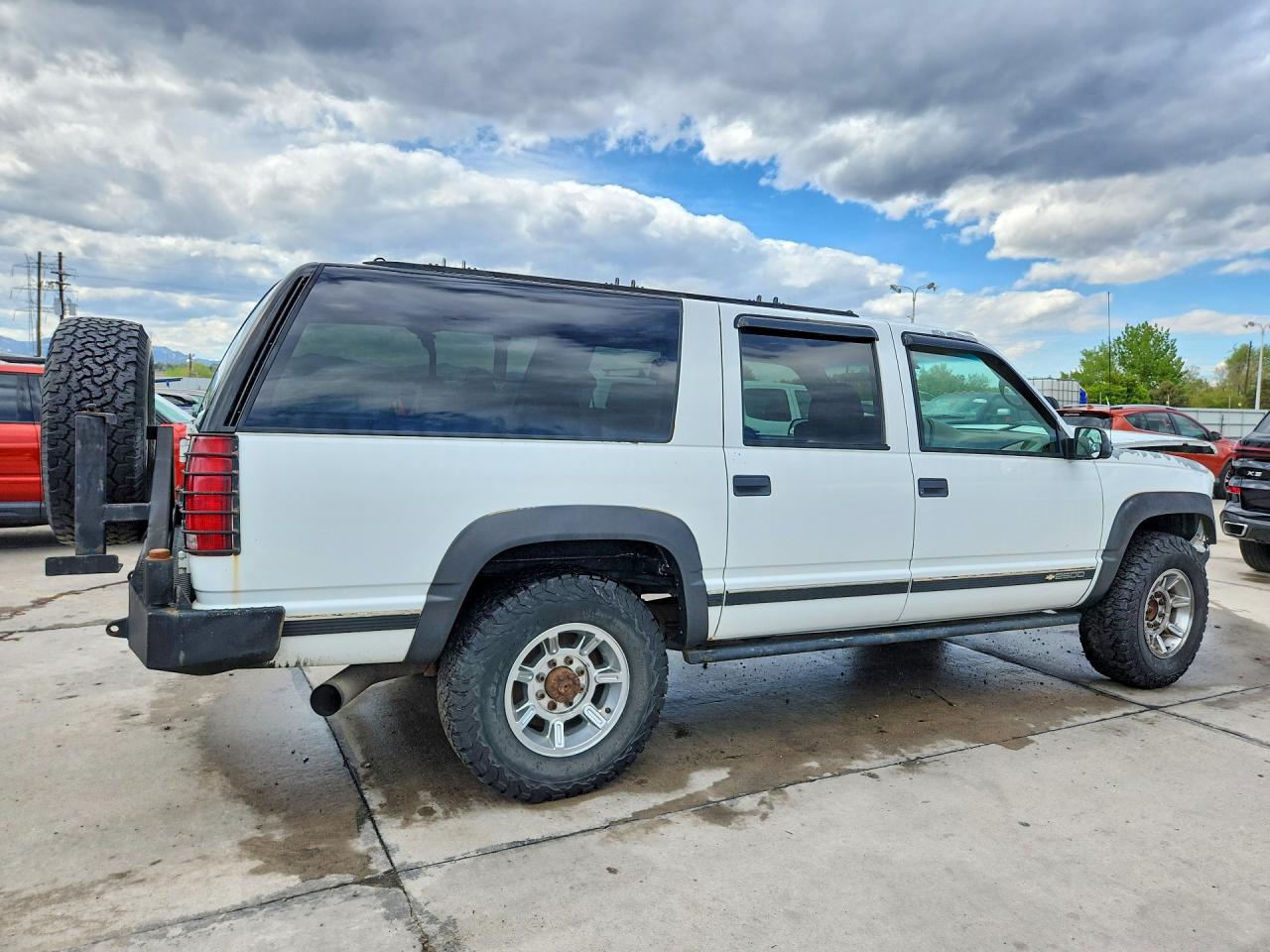 1995 Chevrolet Suburban K2500 White vin: 1GNGK26F2SJ342392