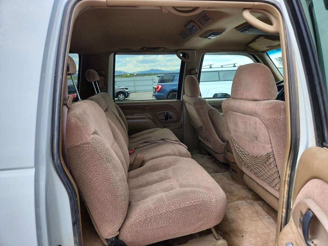 1995 Chevrolet Suburban K2500 White vin: 1GNGK26F2SJ342392