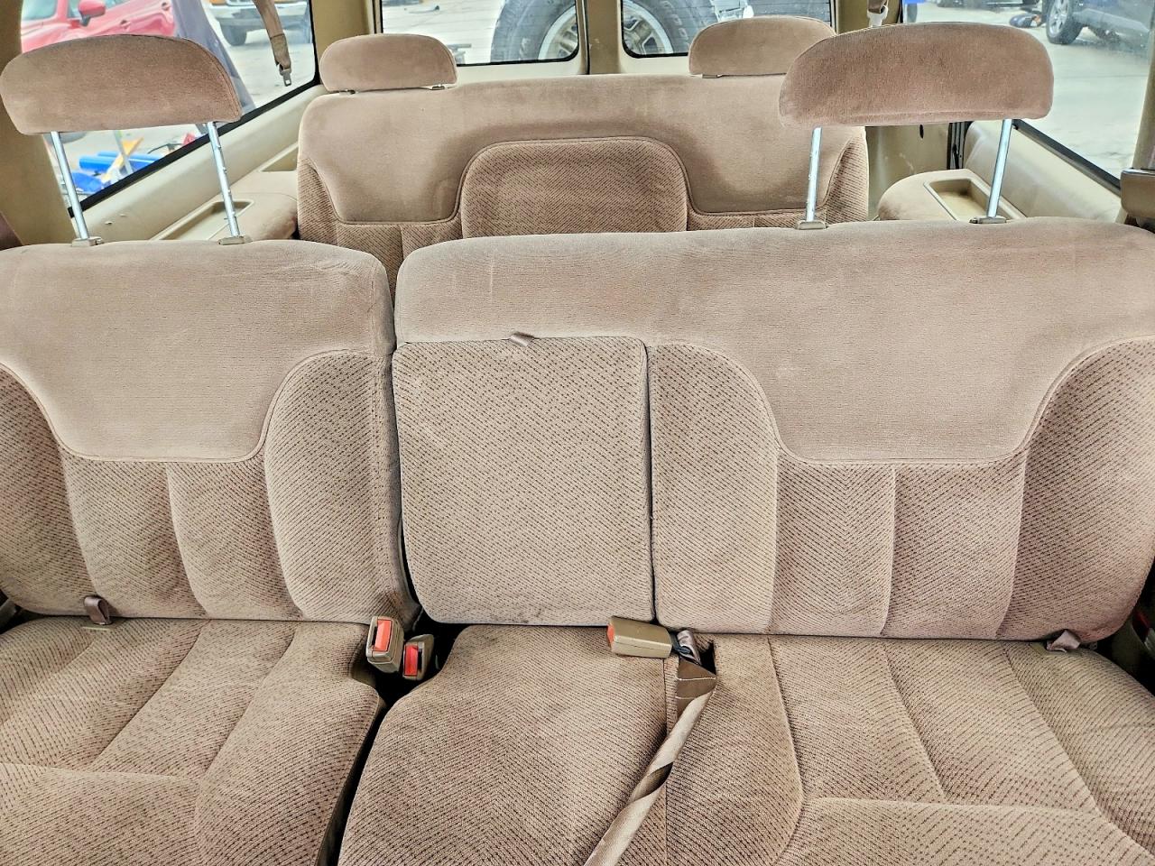 1995 Chevrolet Suburban K2500 White vin: 1GNGK26F2SJ342392