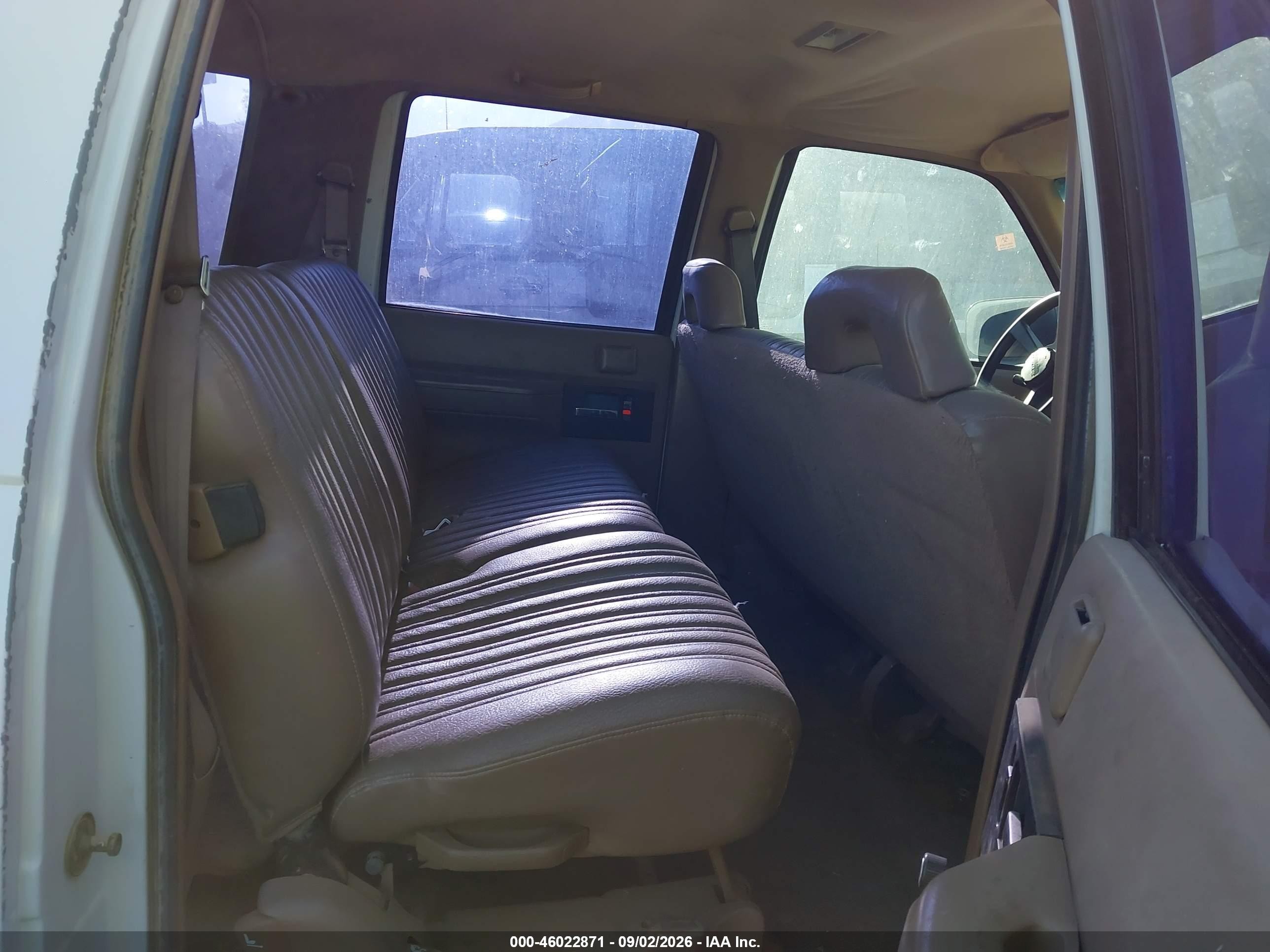 1993 Chevrolet Suburban K2500 Белый vin: 1GNGK26K4PJ366925