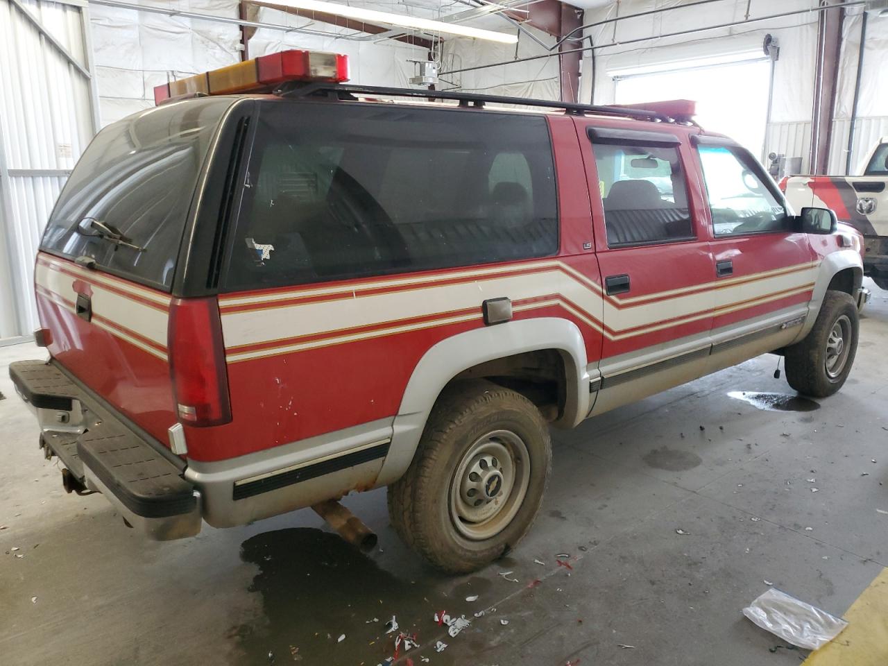 1995 Chevrolet Suburban K2500 Red vin: 1GNGK26K4SJ337384