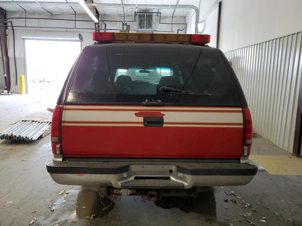 1995 Chevrolet Suburban K2500 Red vin: 1GNGK26K4SJ337384