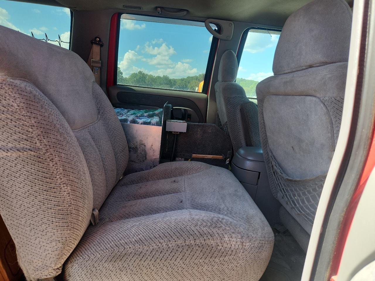 1995 Chevrolet Suburban K2500 Red vin: 1GNGK26K4SJ337384